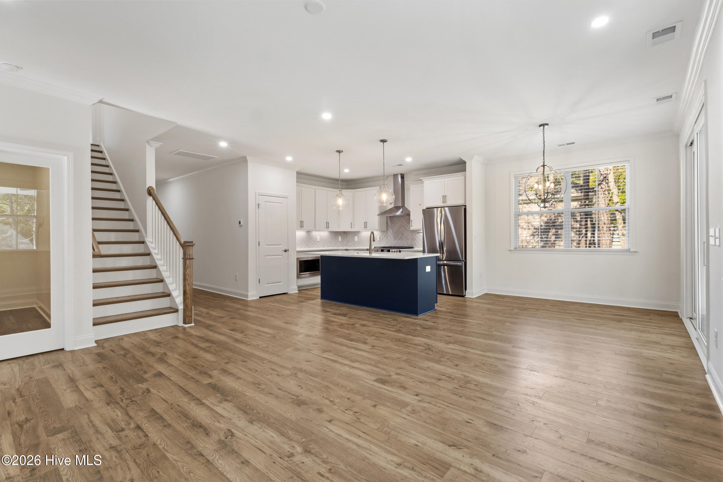 100567721 | Photo 12