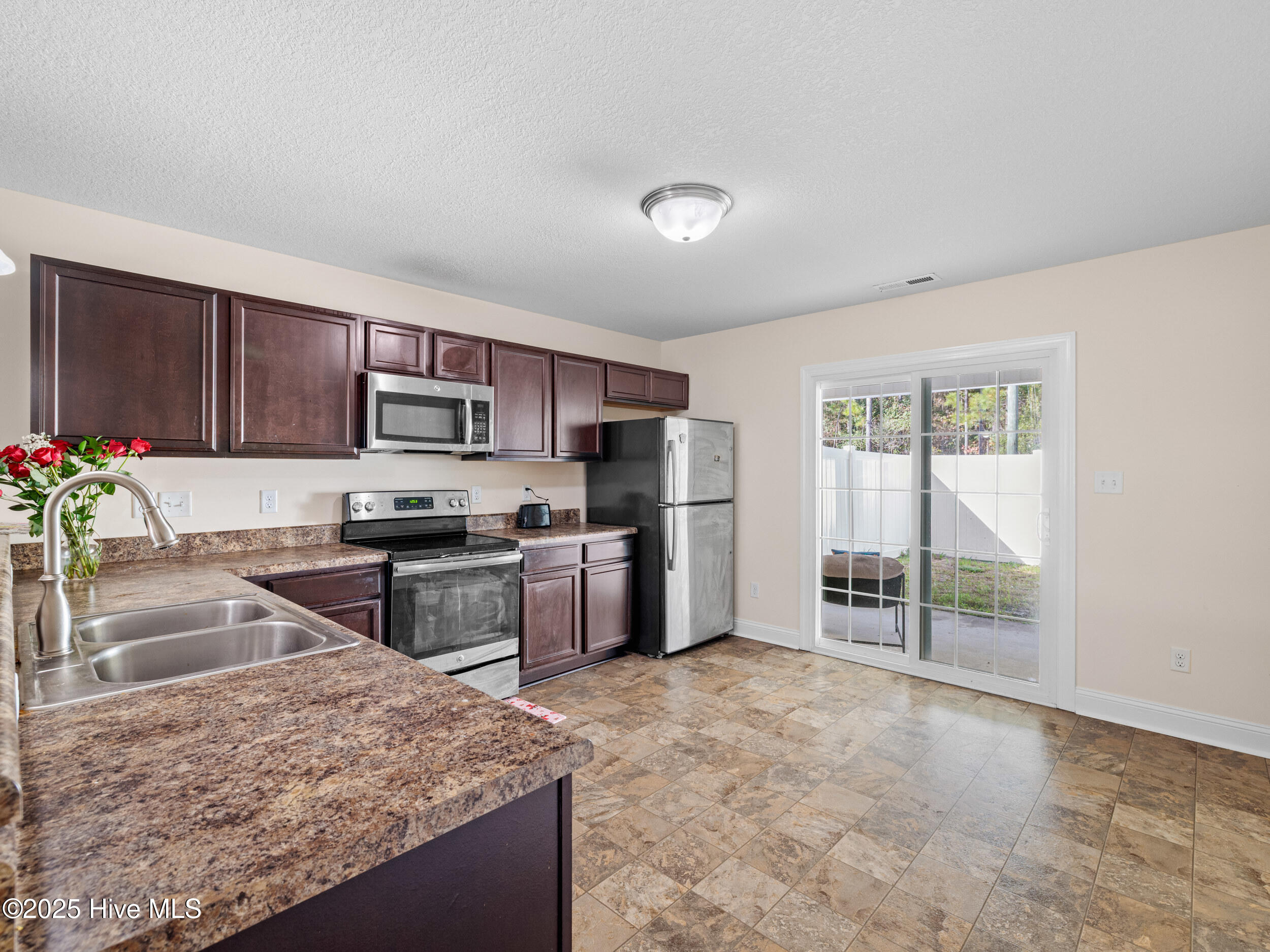 100541514 | Photo 13