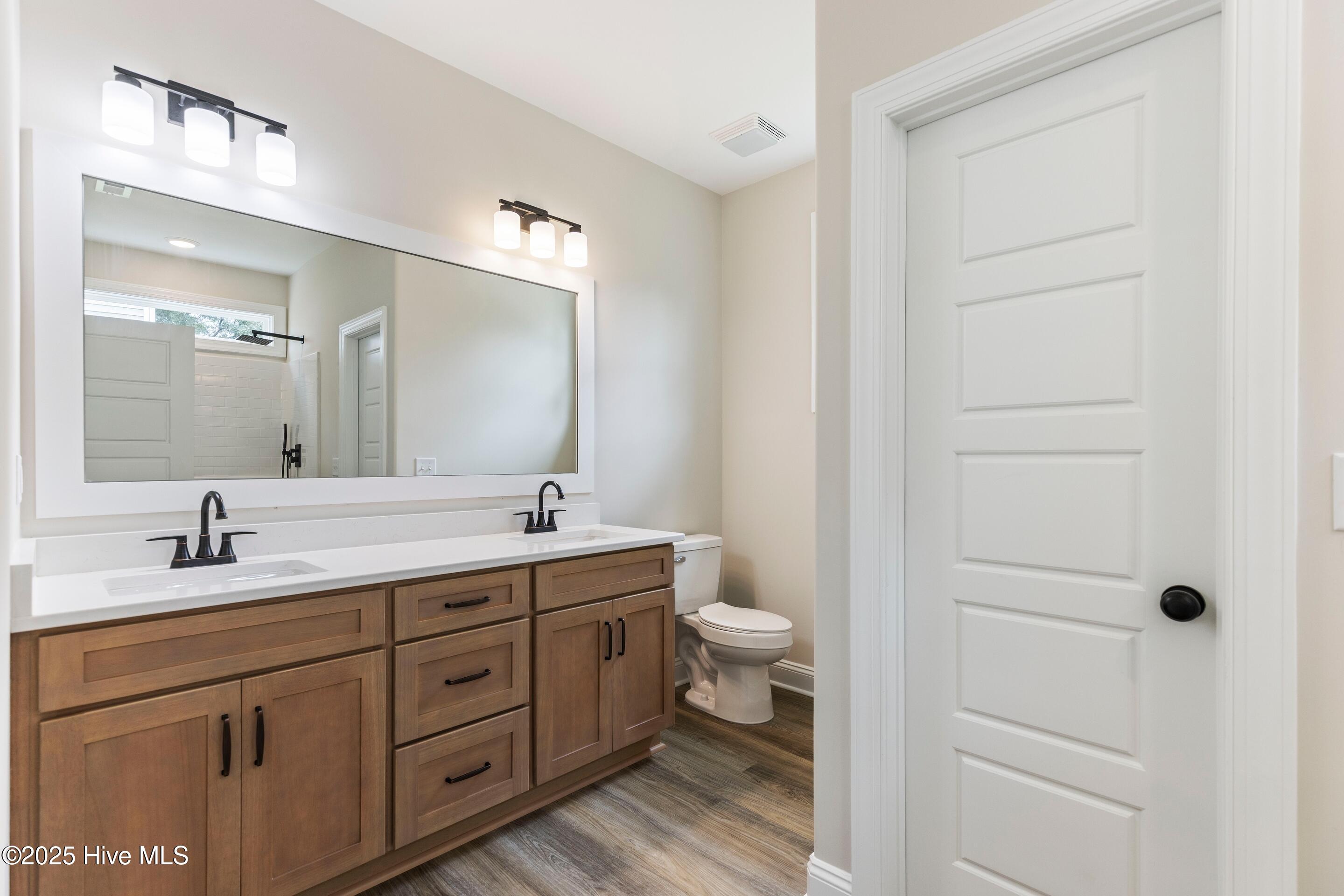 100545595 | Photo 30