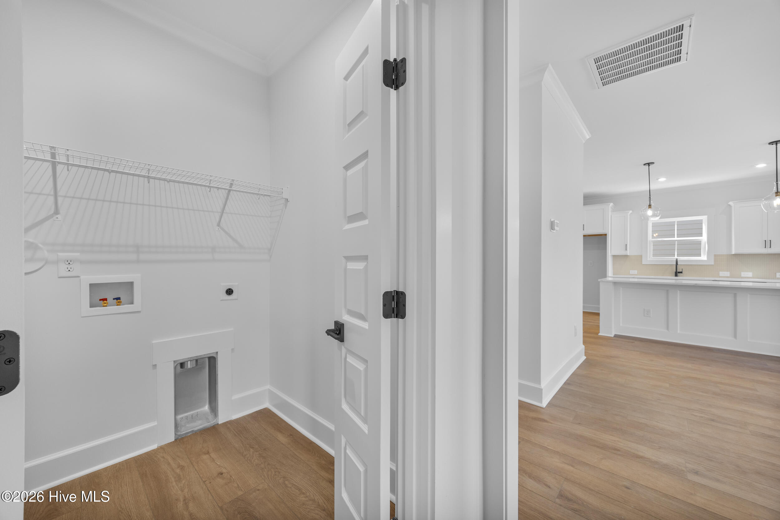 100560726 | Photo 23