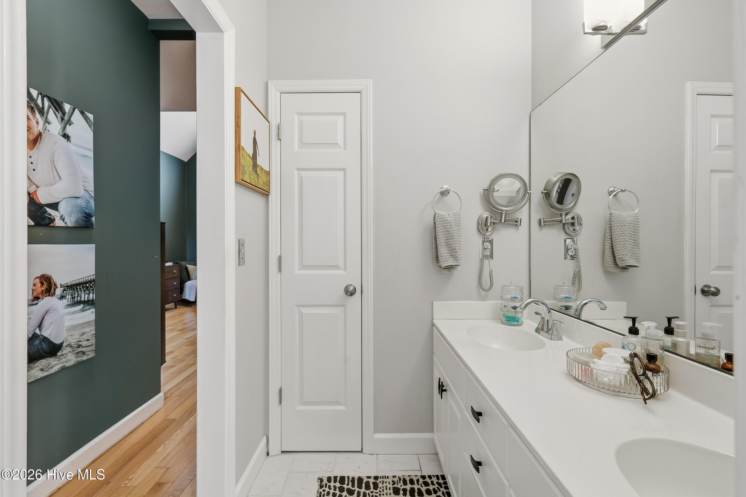 100554860 | Photo 22