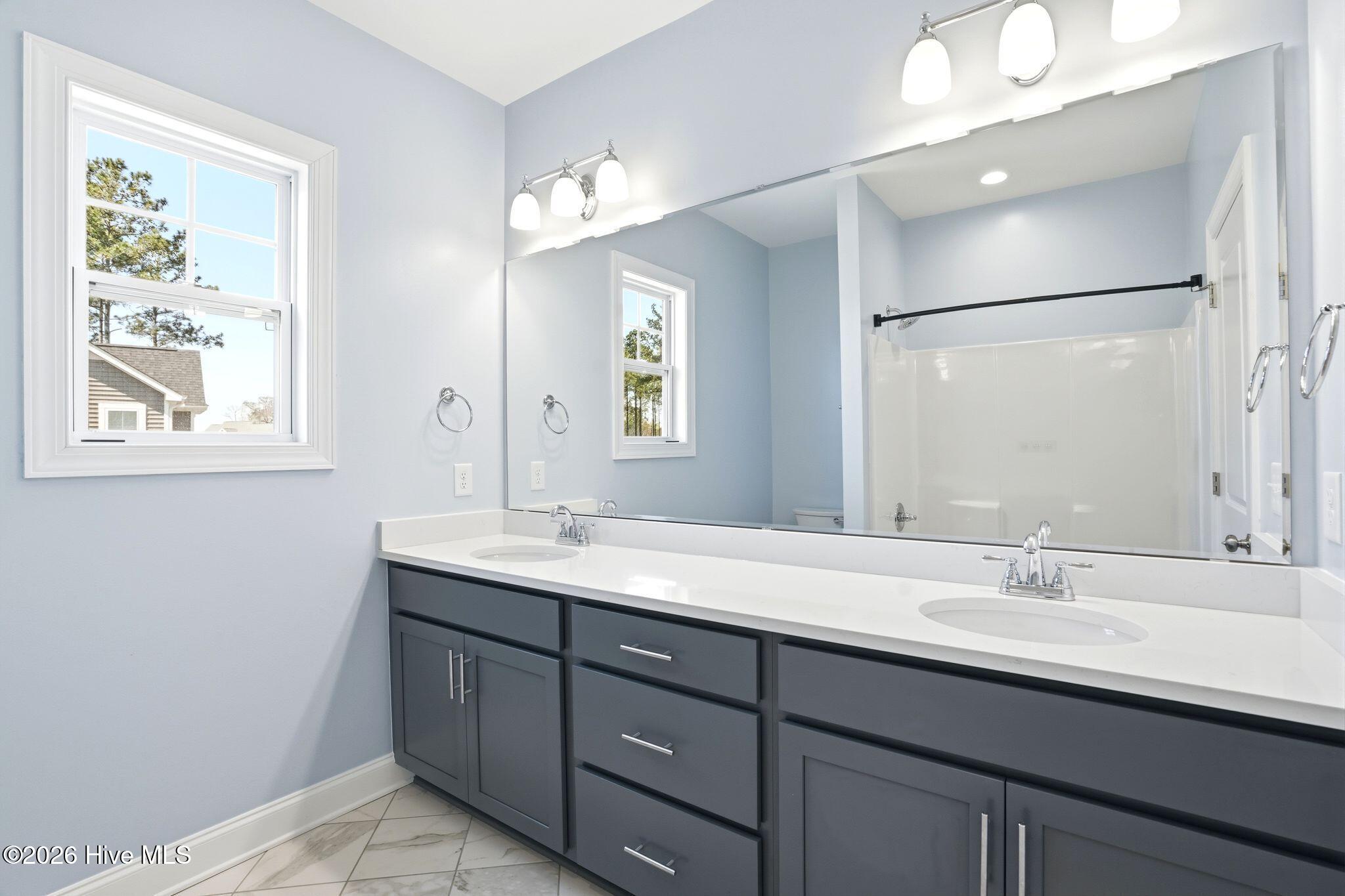 100562109 | Photo 65