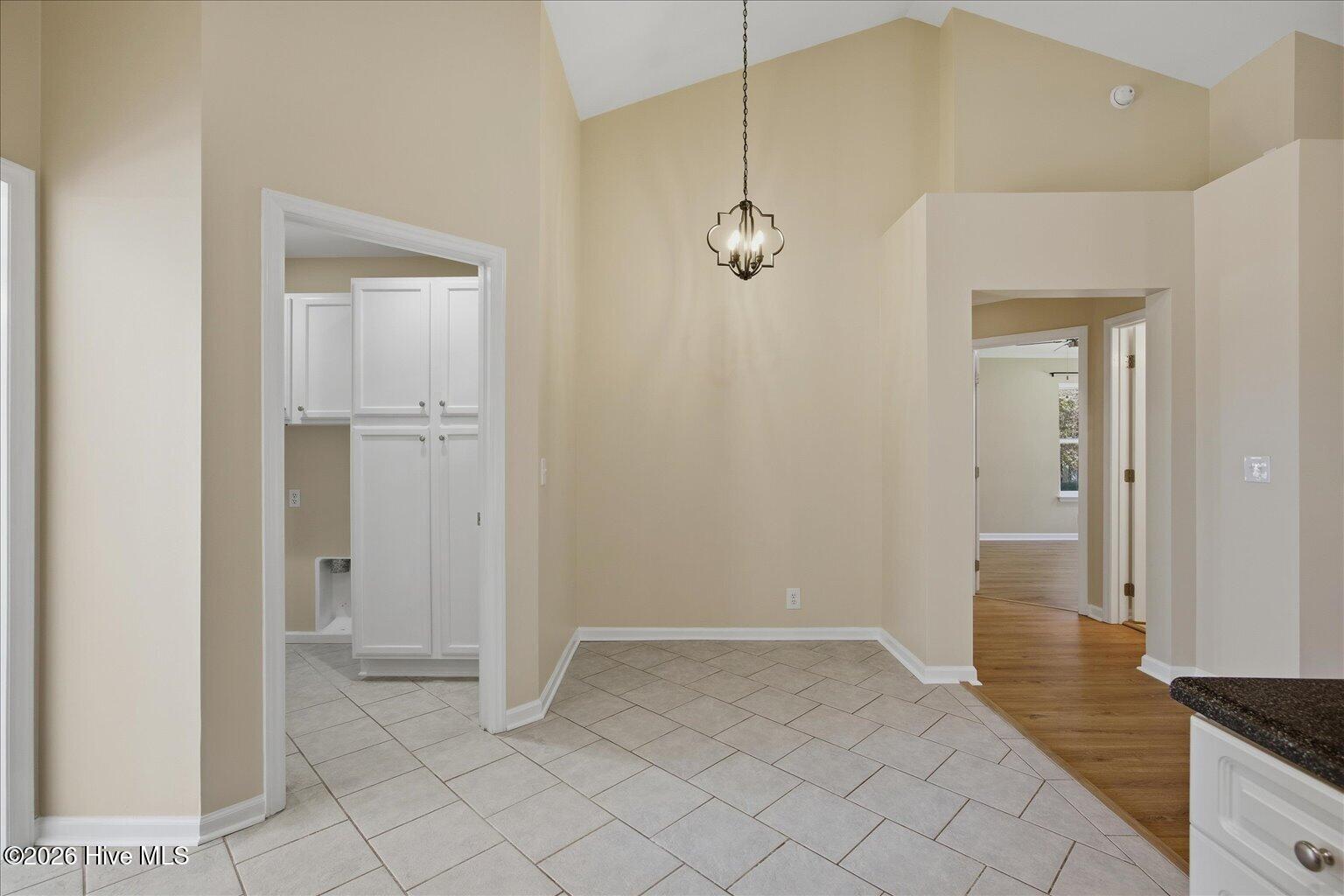 100564069 | Photo 16