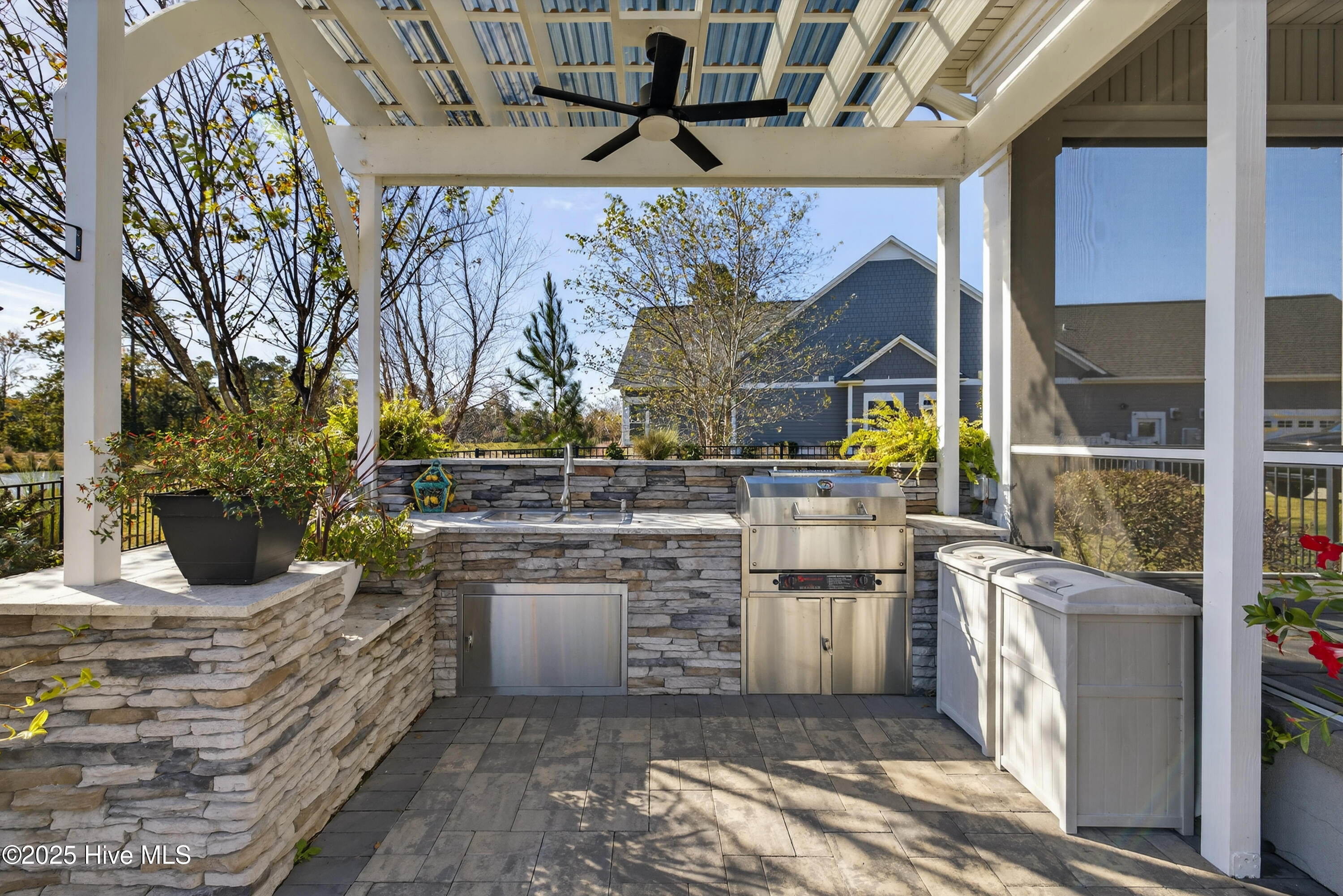 100541108 | Photo 28