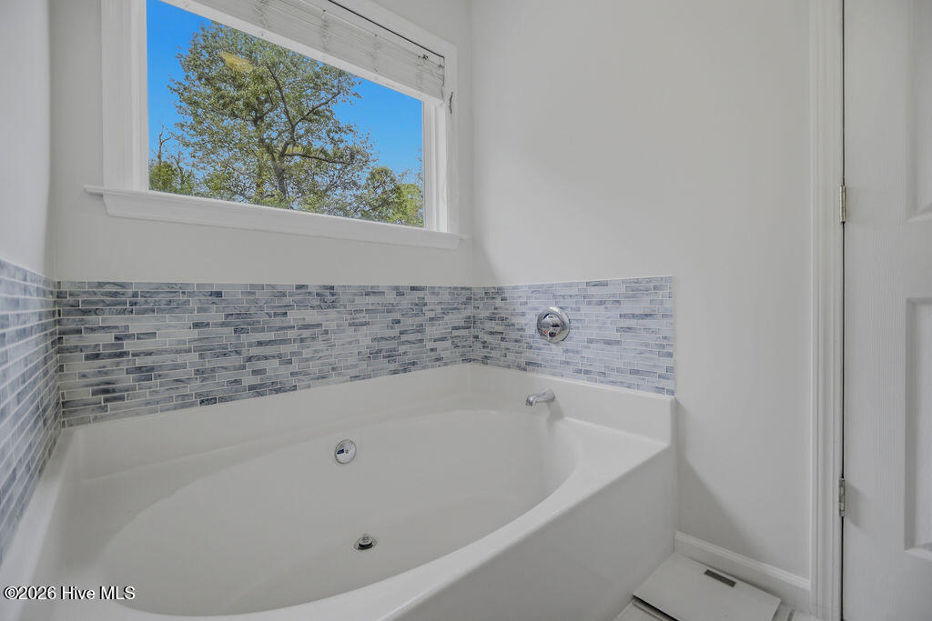 100565606 | Photo 55