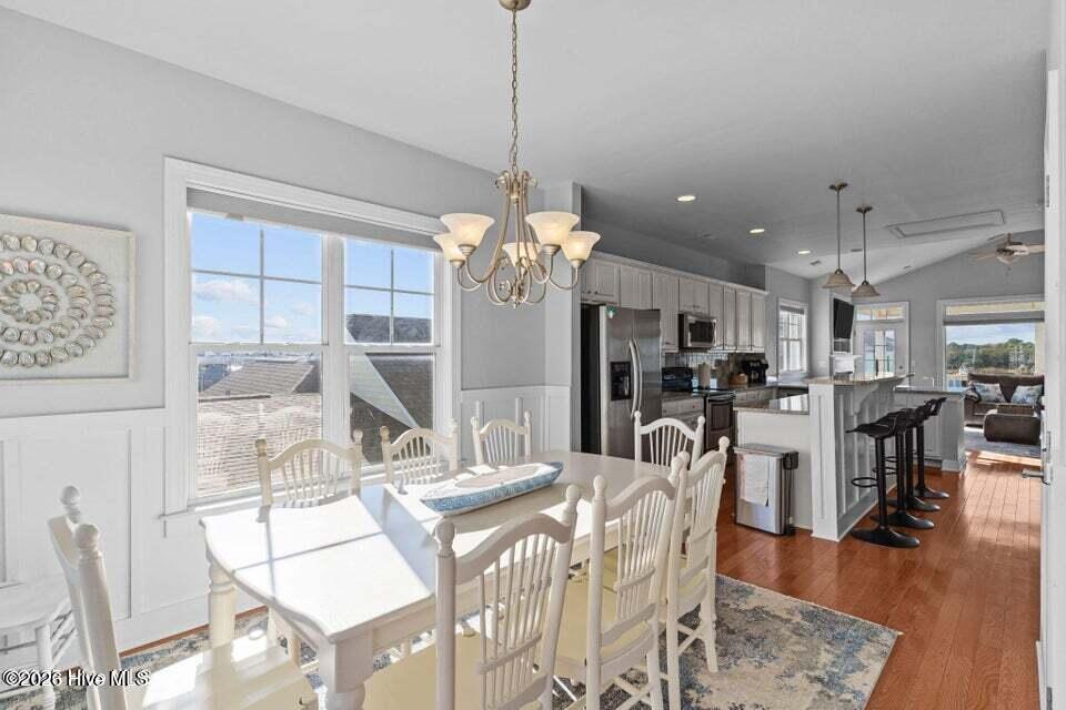 100570468 | Photo 21