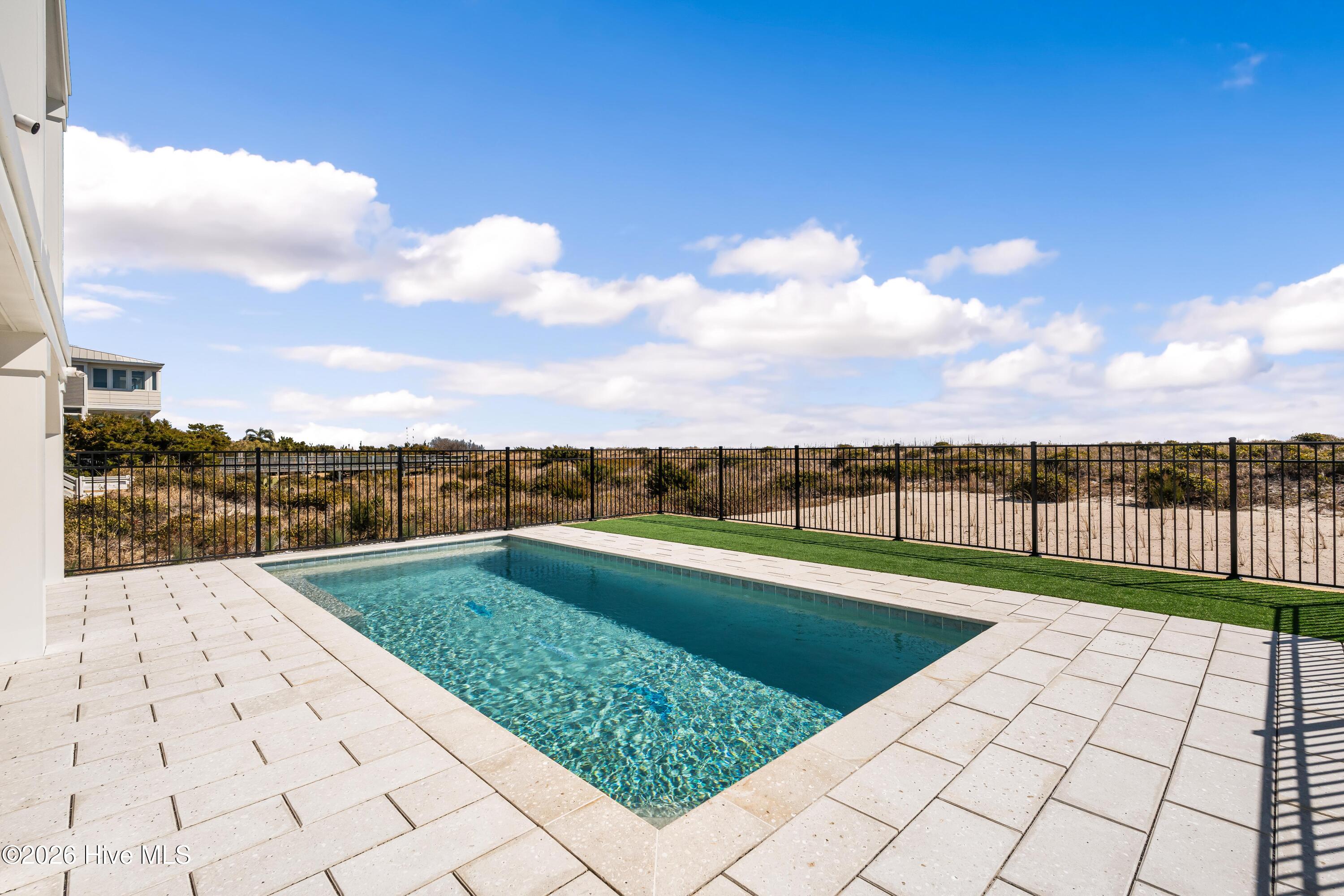 100558368 | Photo 63