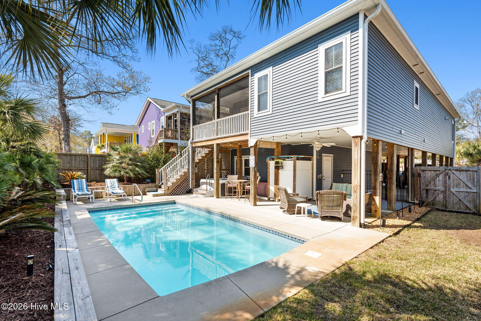 100563118 | Photo 55