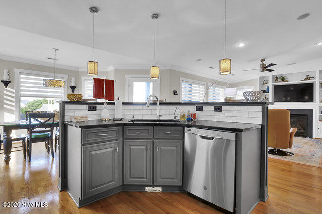 100552893 | Photo 20