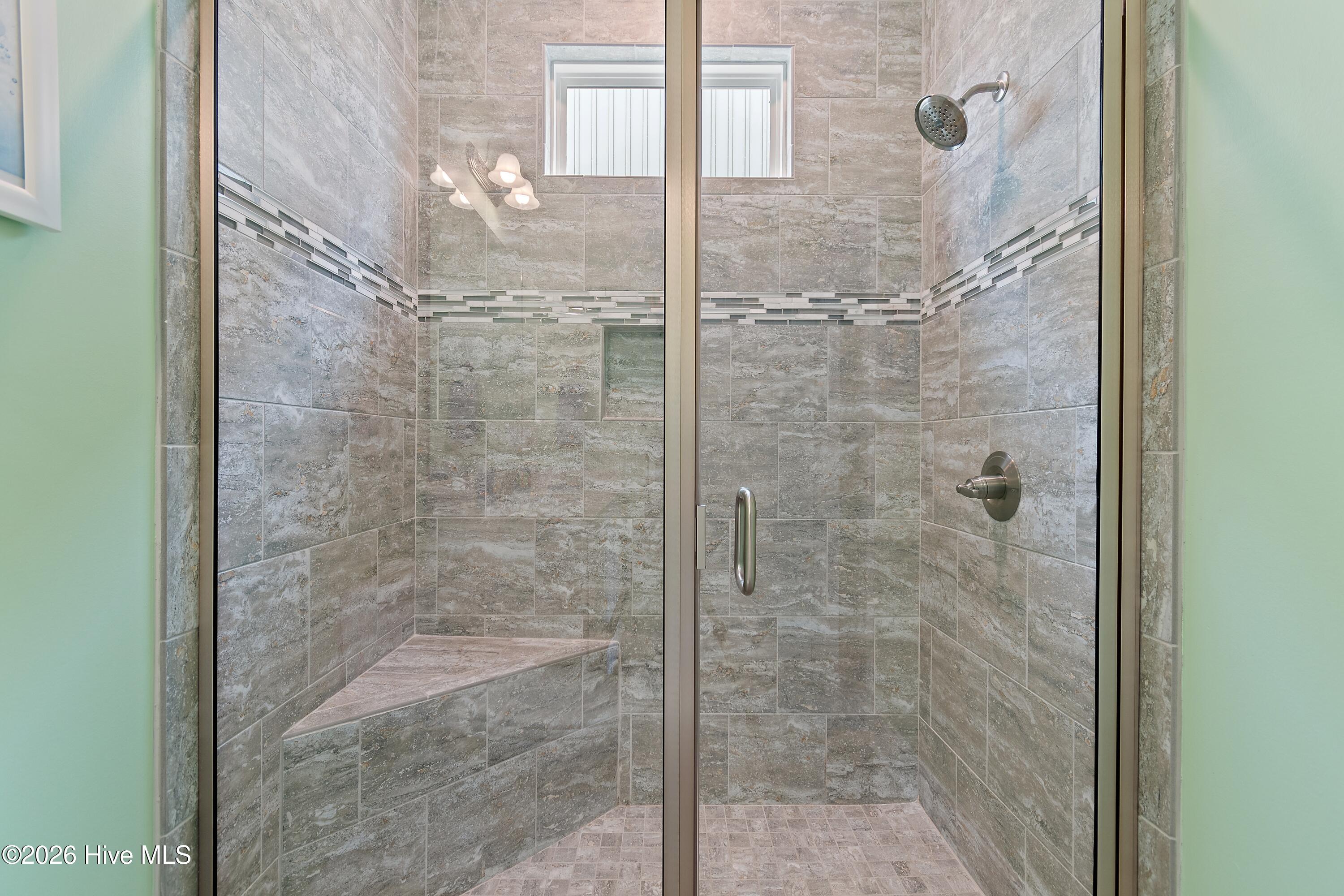 100555702 | Photo 48