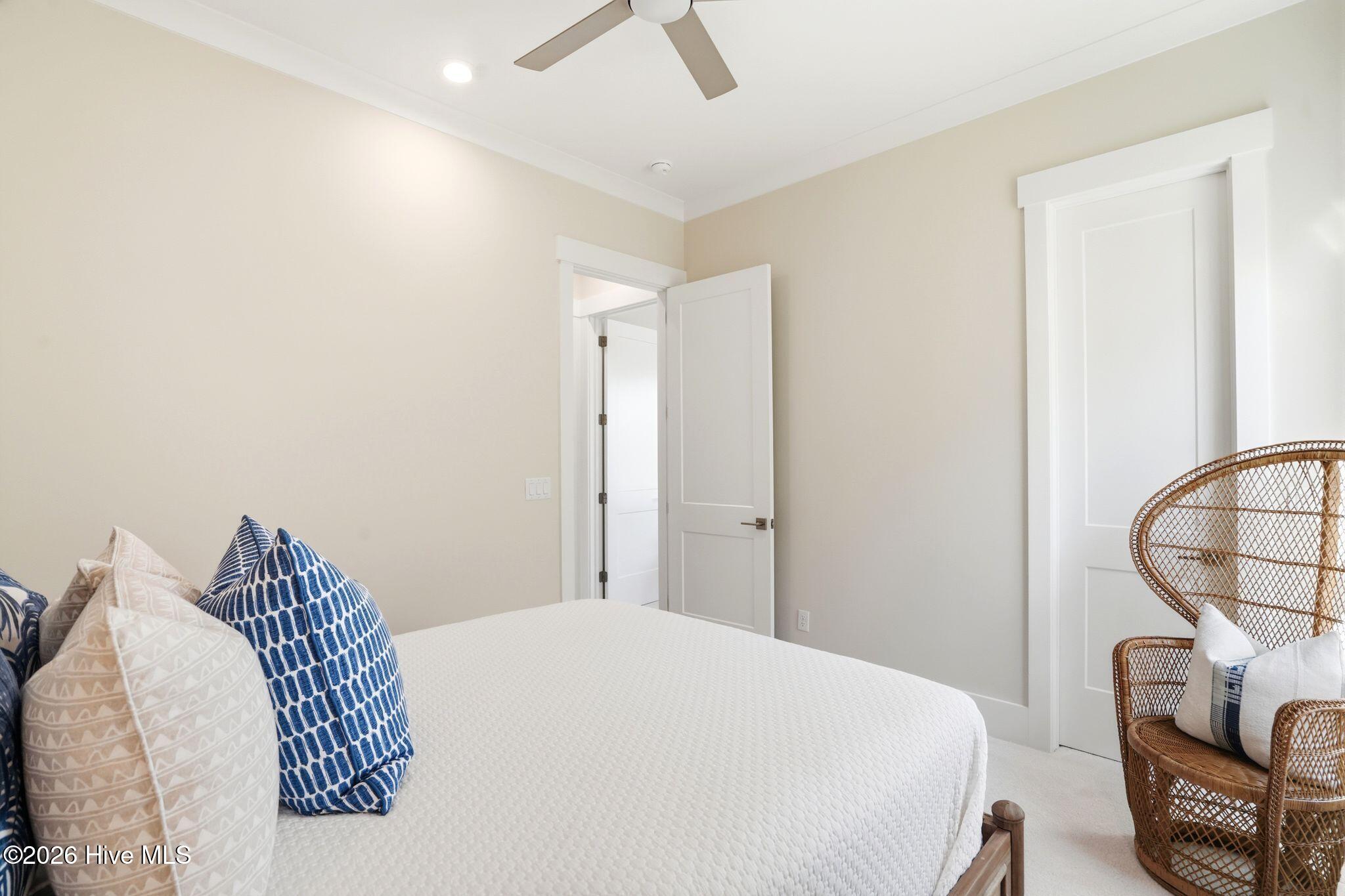 100537171 | Photo 69