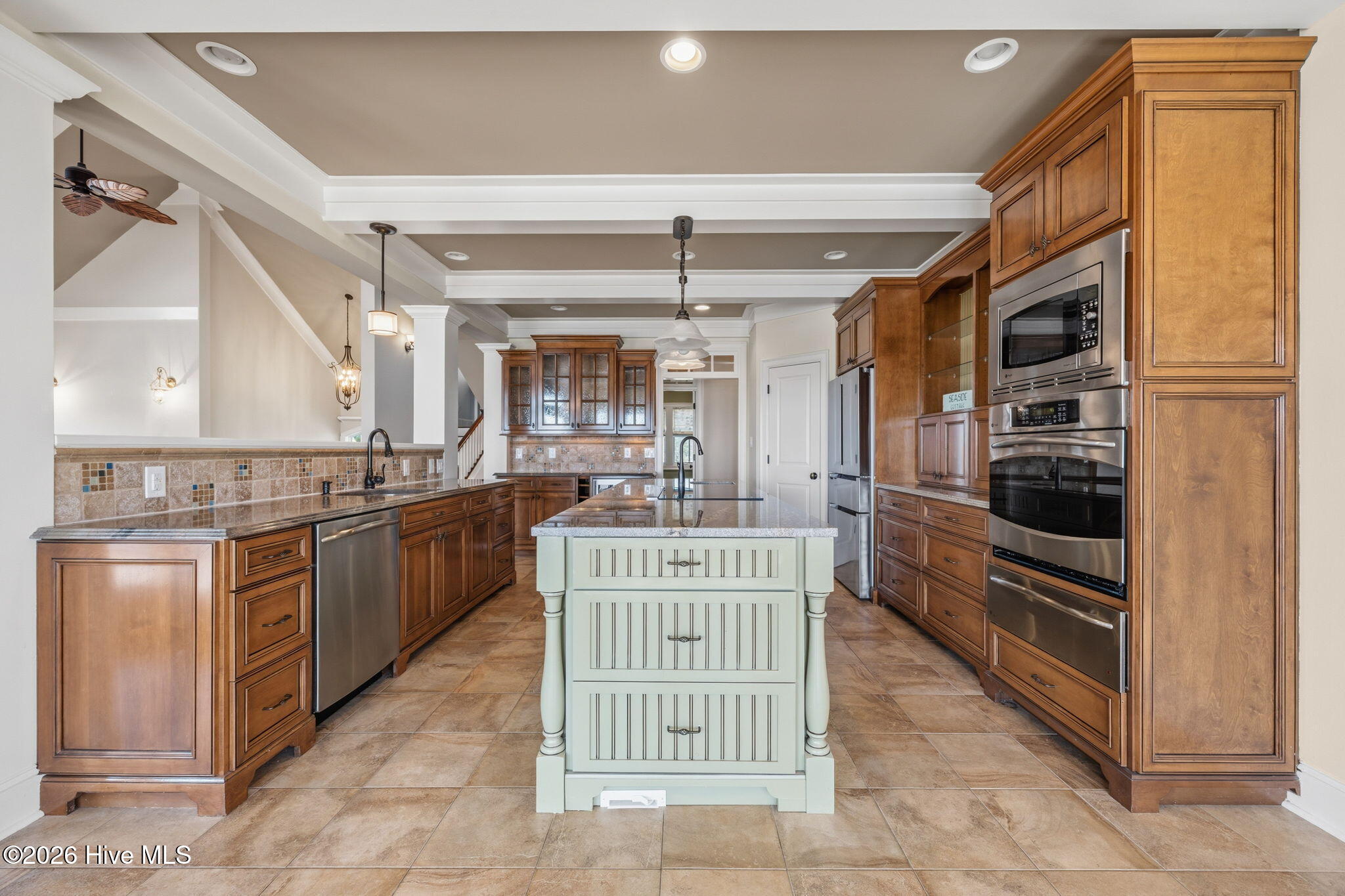 100561060 | Photo 17