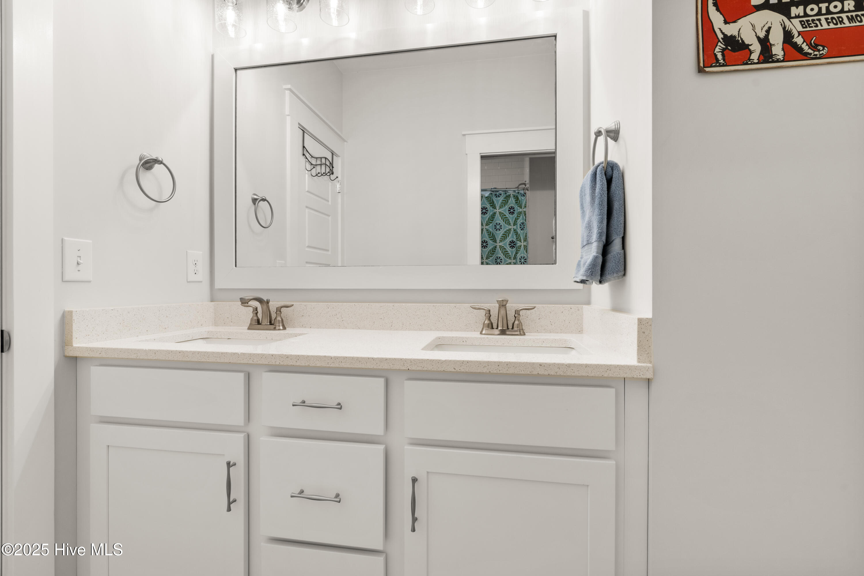 100526645 | Photo 35