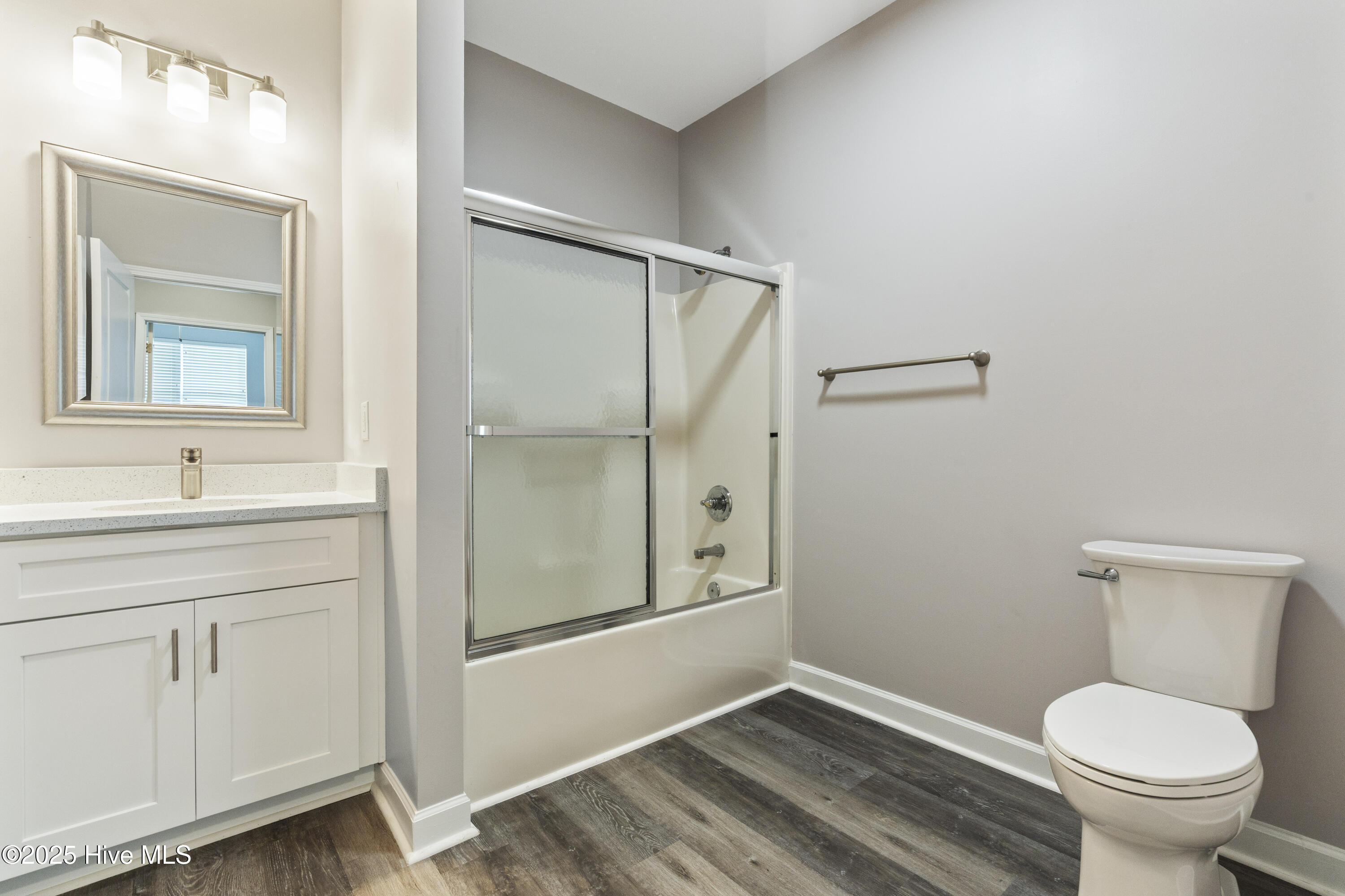 100525400 | Photo 32