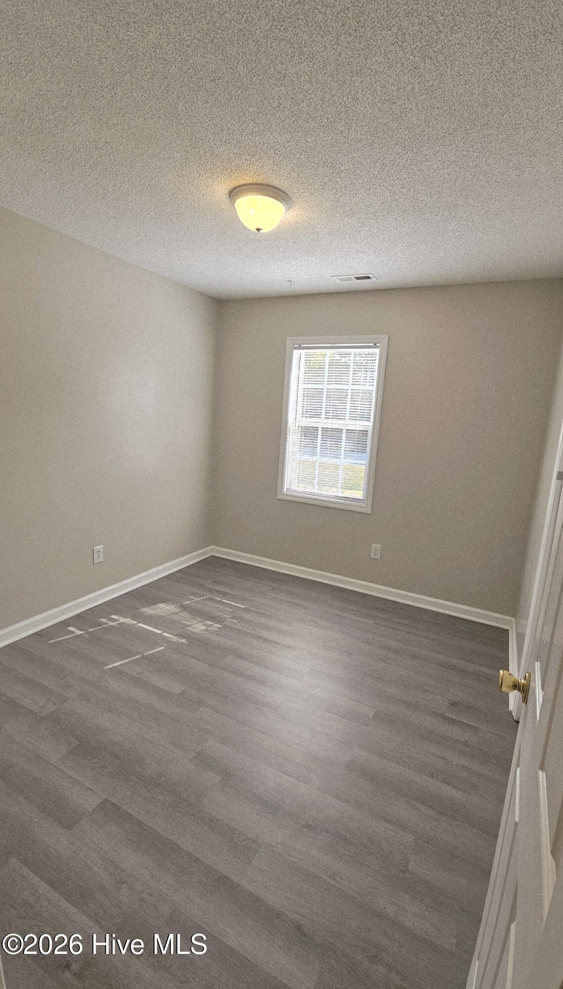 100561443 | Photo 14