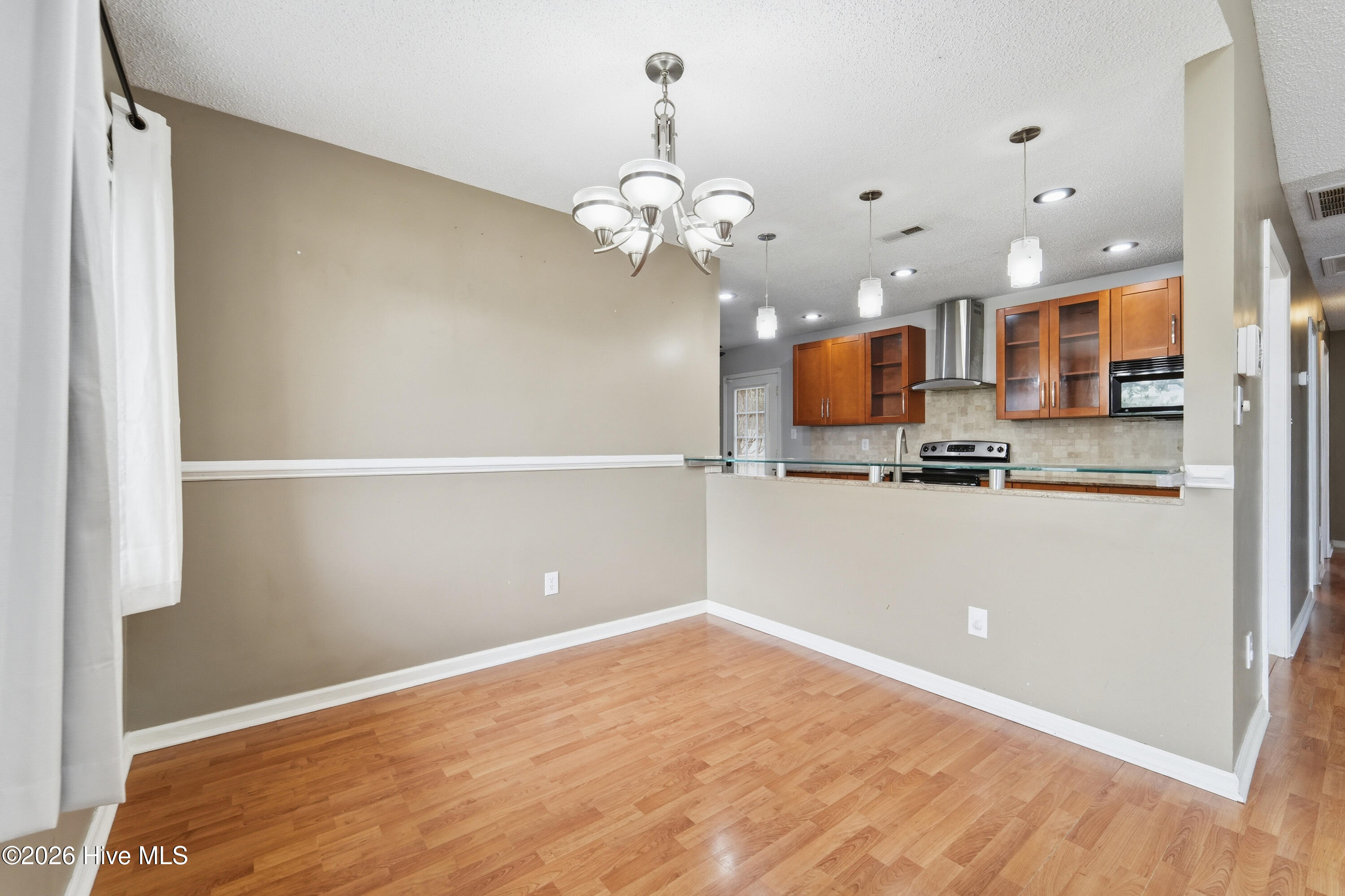 100559067 | Photo 25