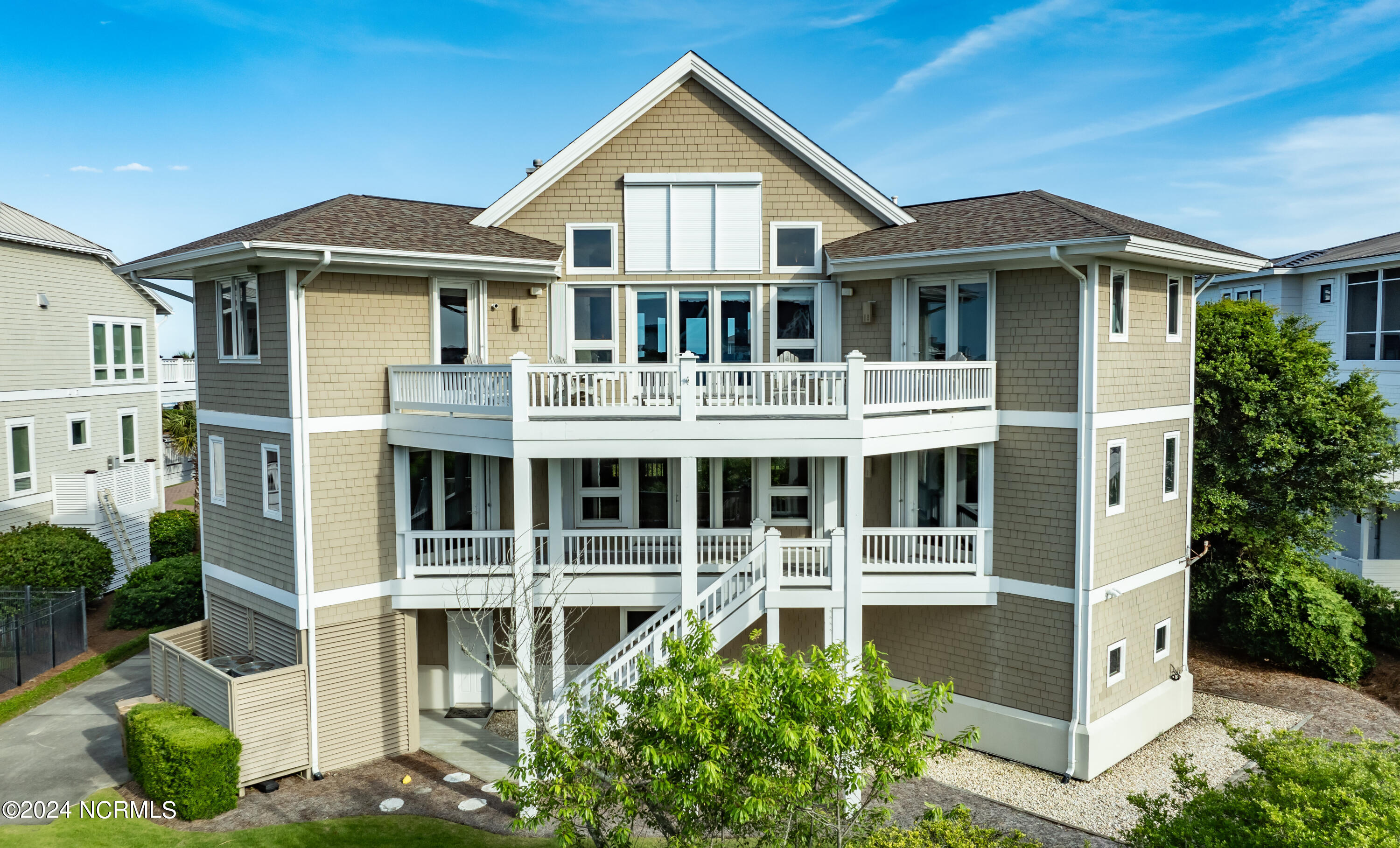 100492123 | Photo 42