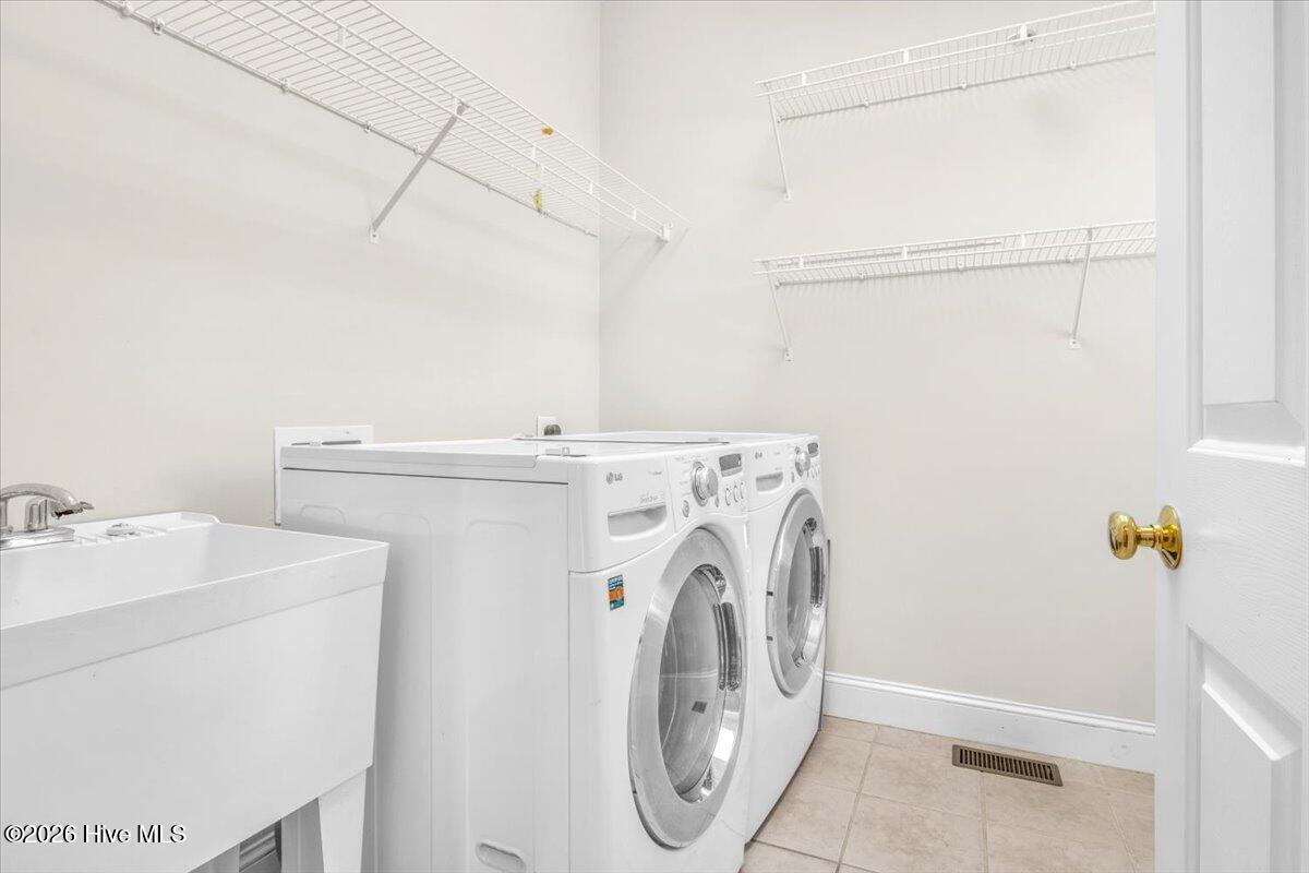 100564445 | Photo 20