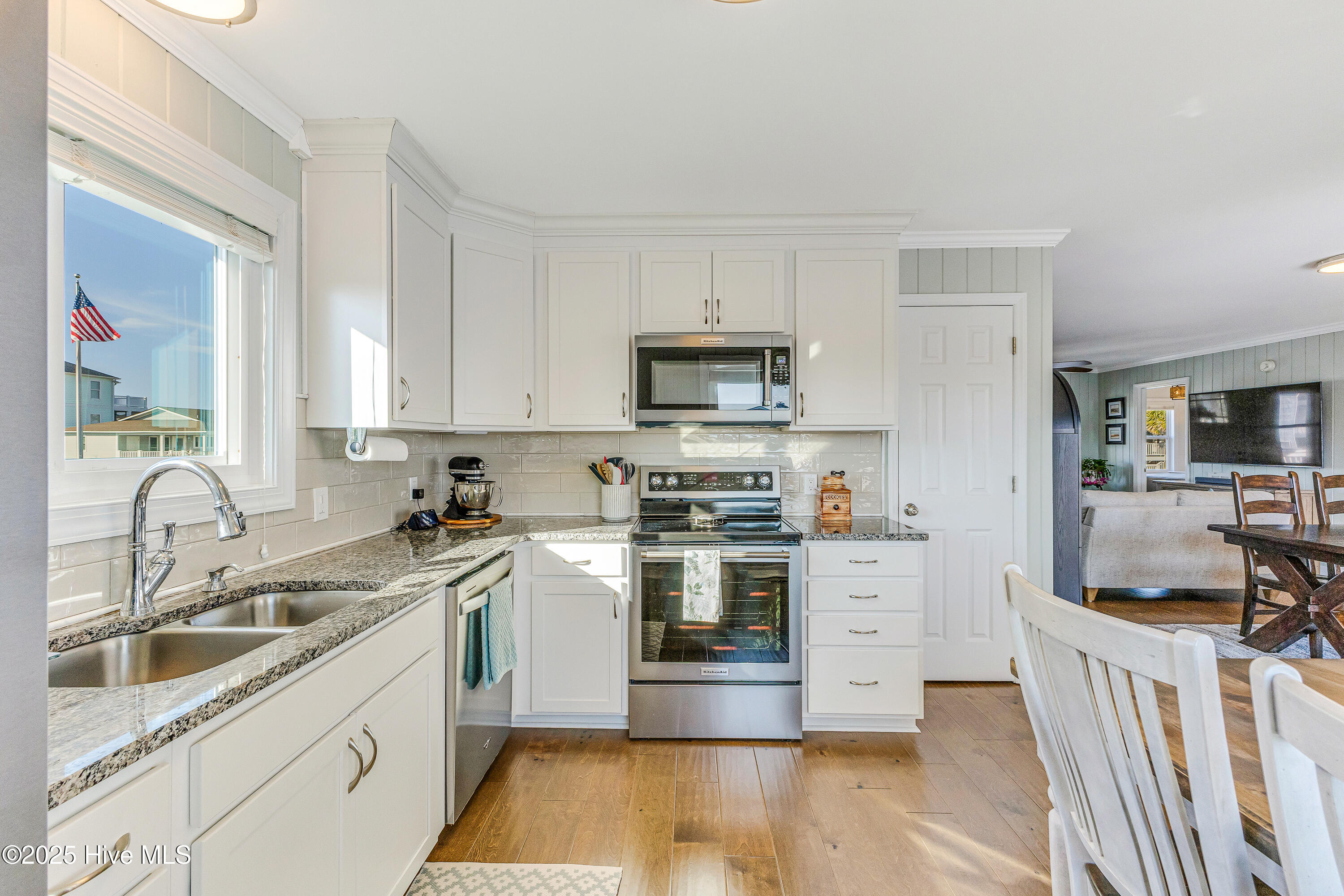 100540899 | Photo 38