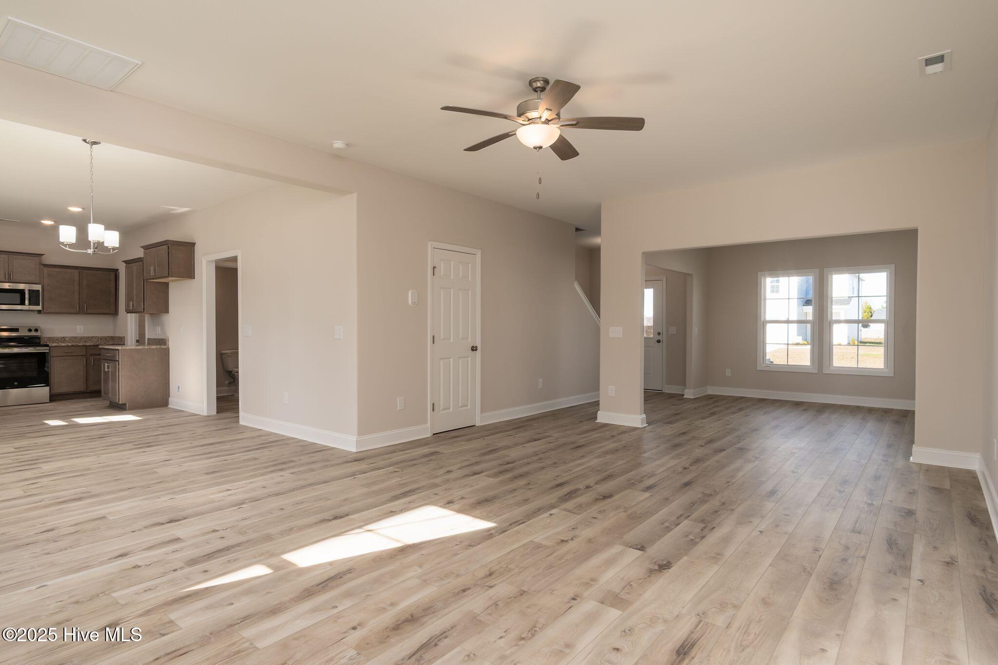 100531004 | Photo 15