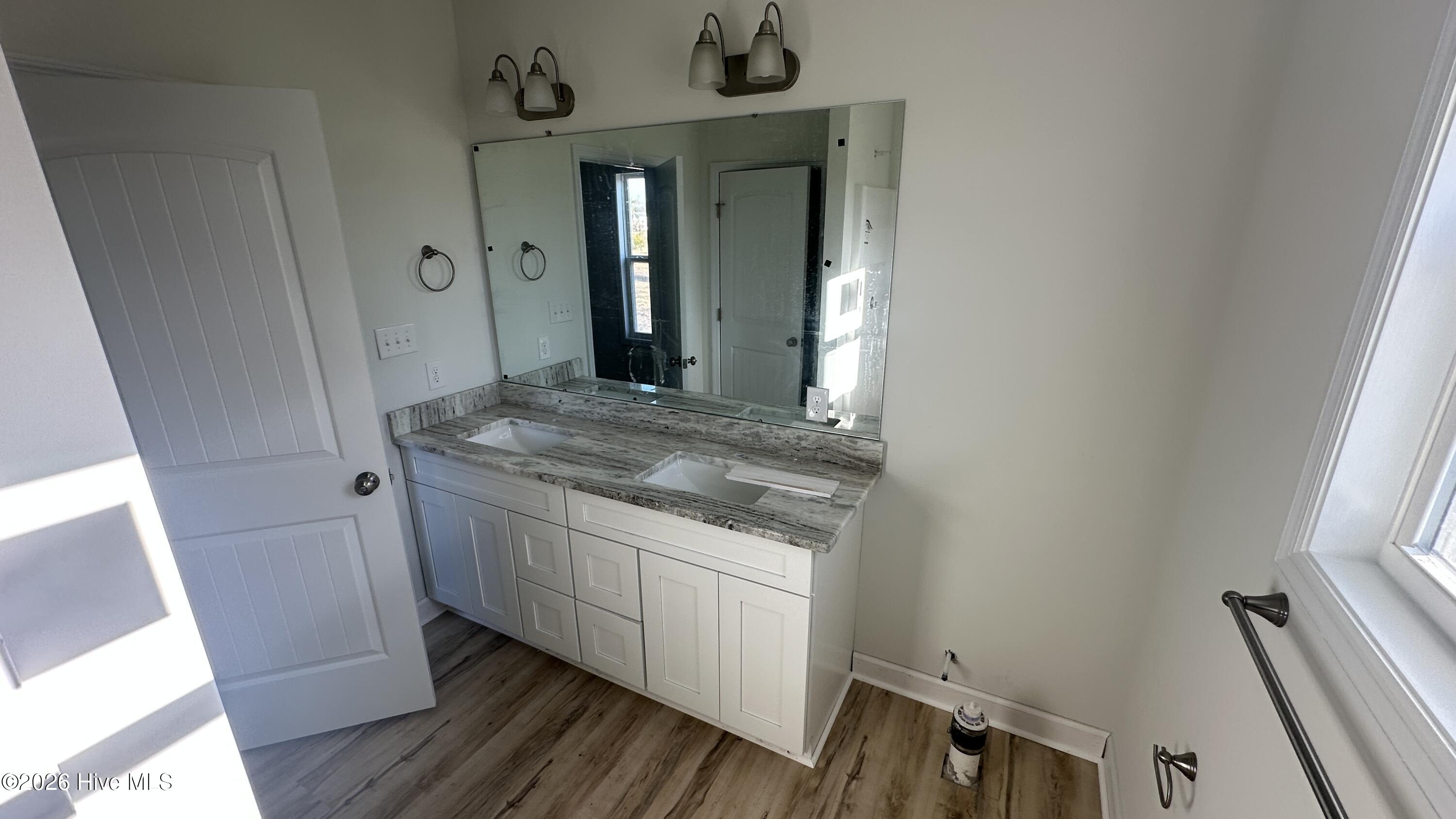 100558680 | Photo 26