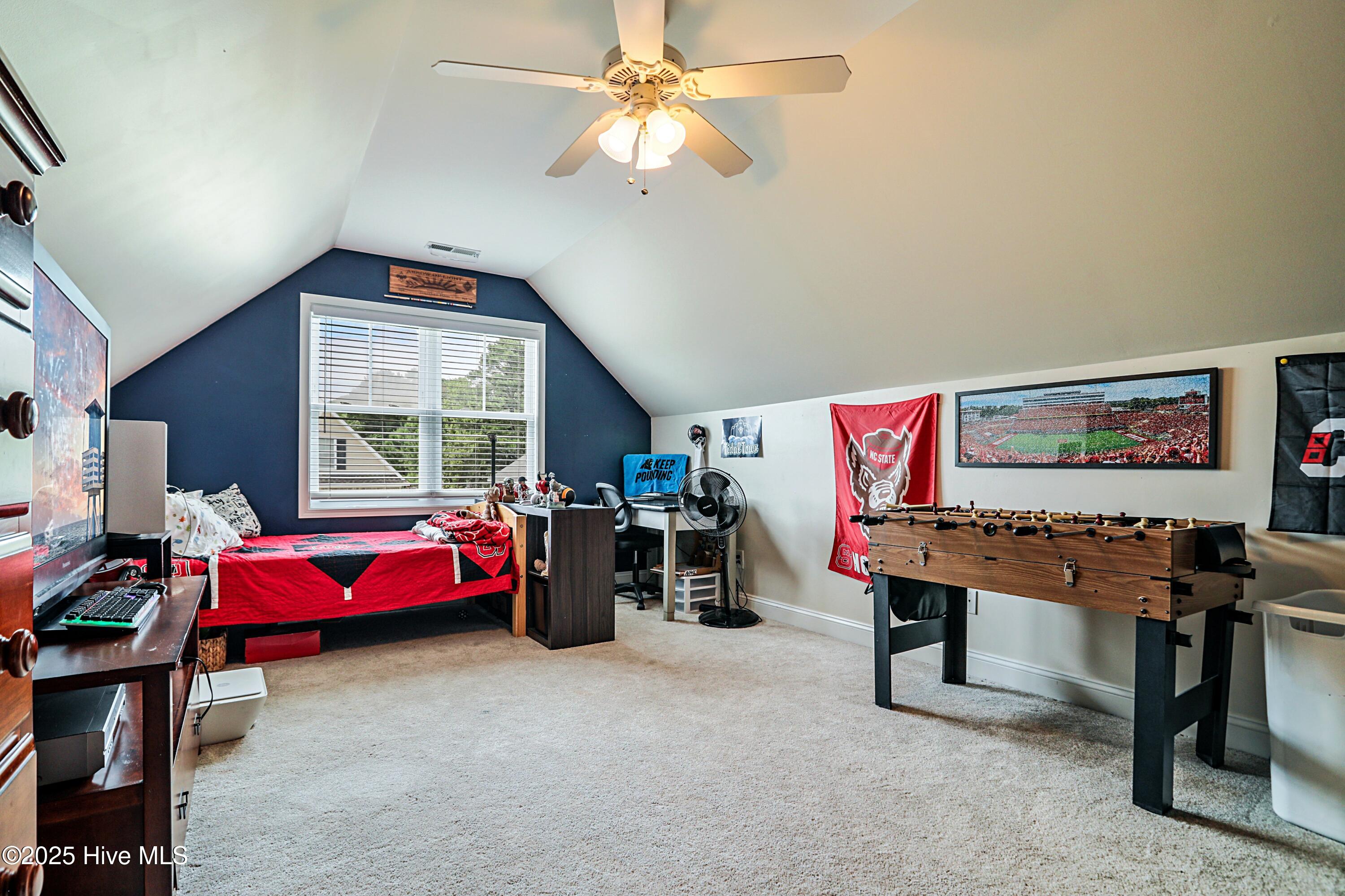 100541806 | Photo 35