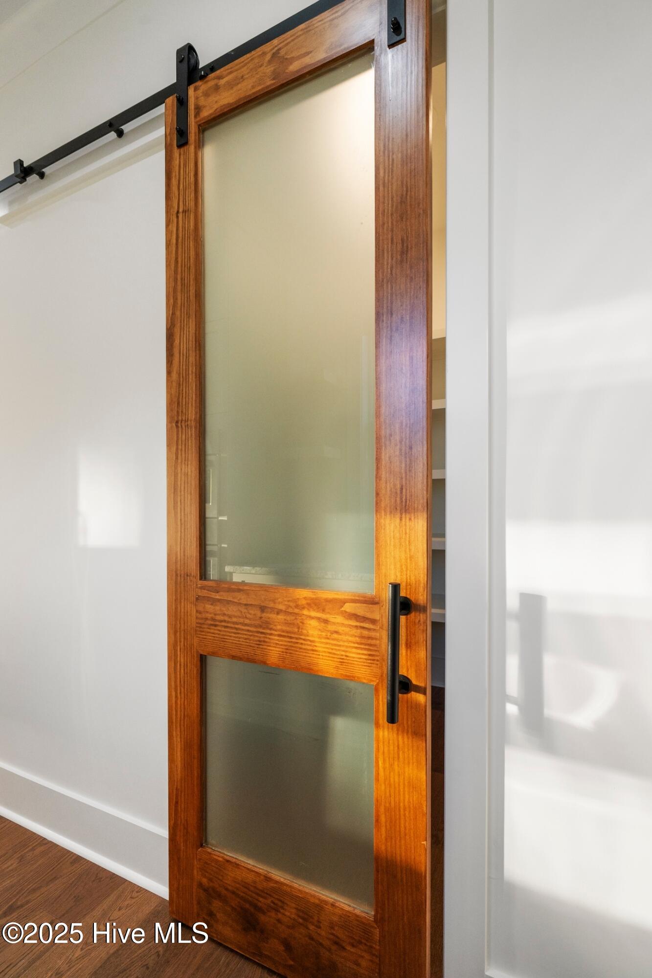 100545730 | Photo 48