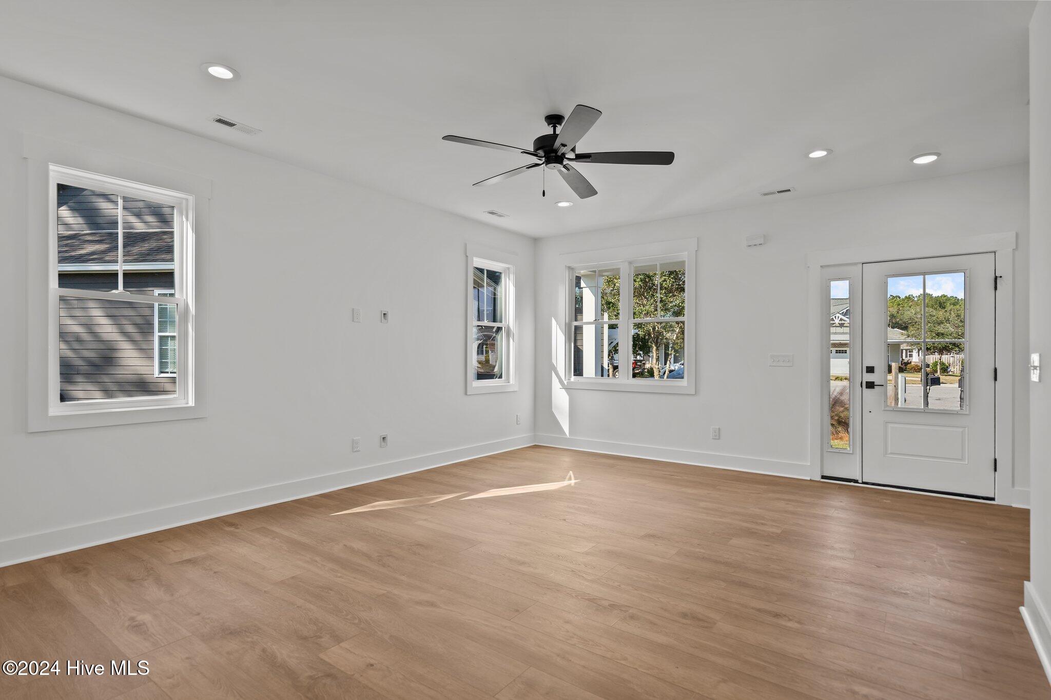 100435133 | Photo 26