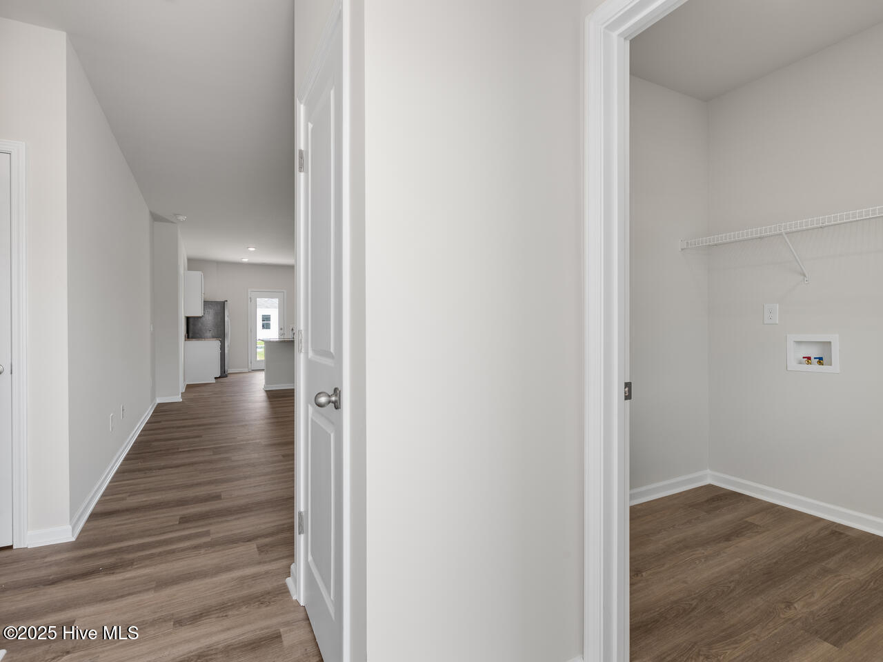 Landward122foyDRHL33A0980CR2-002-003-128