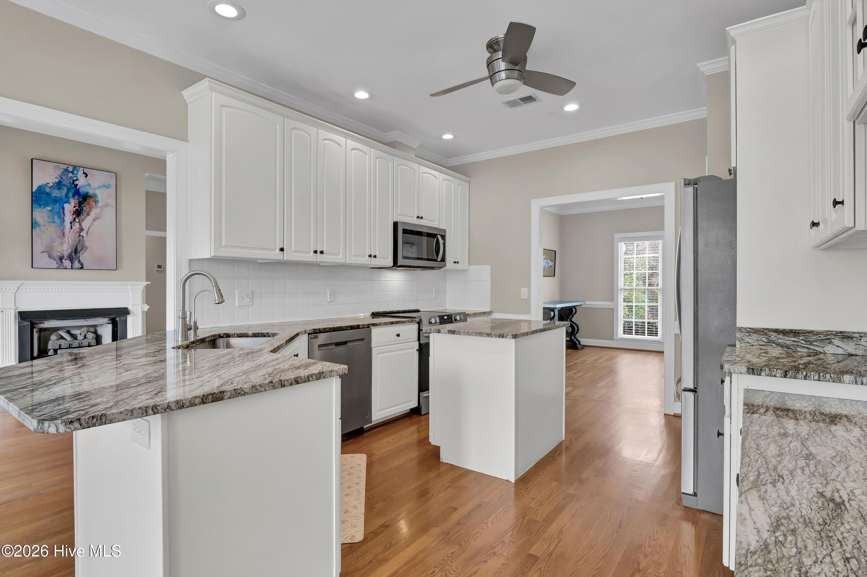 100556431 | Photo 15