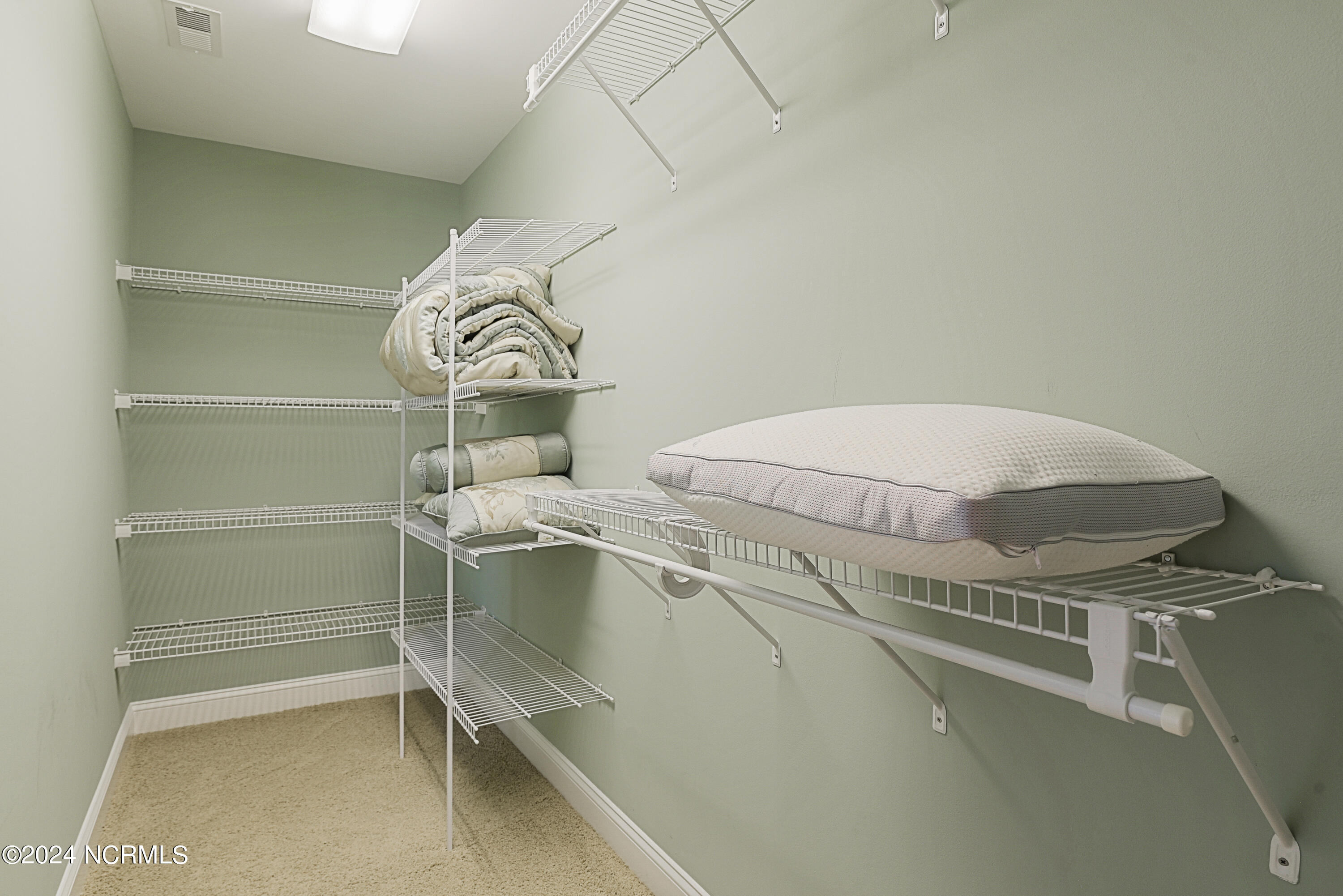 100563661 | Photo 27