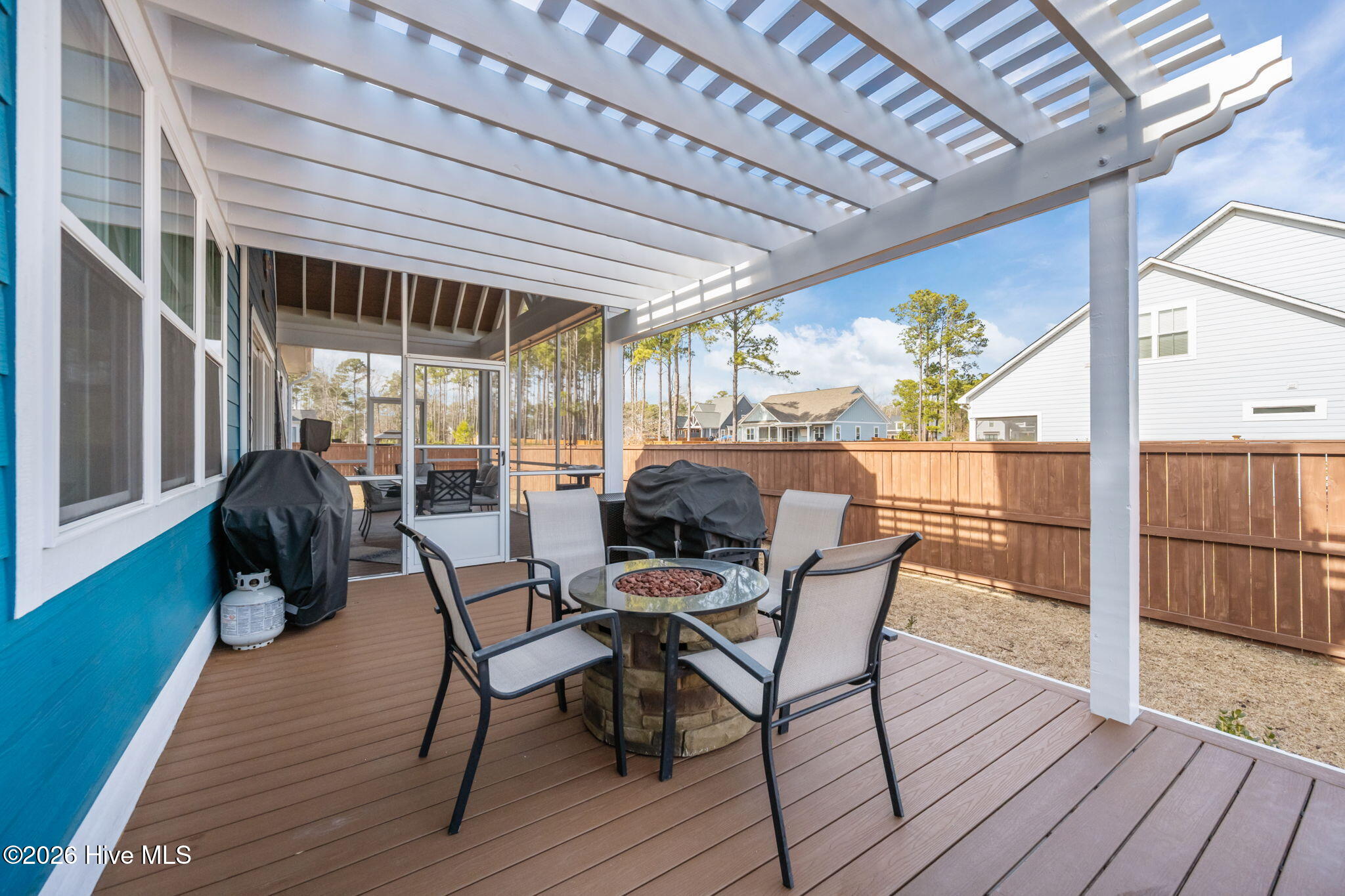 100555870 | Photo 51