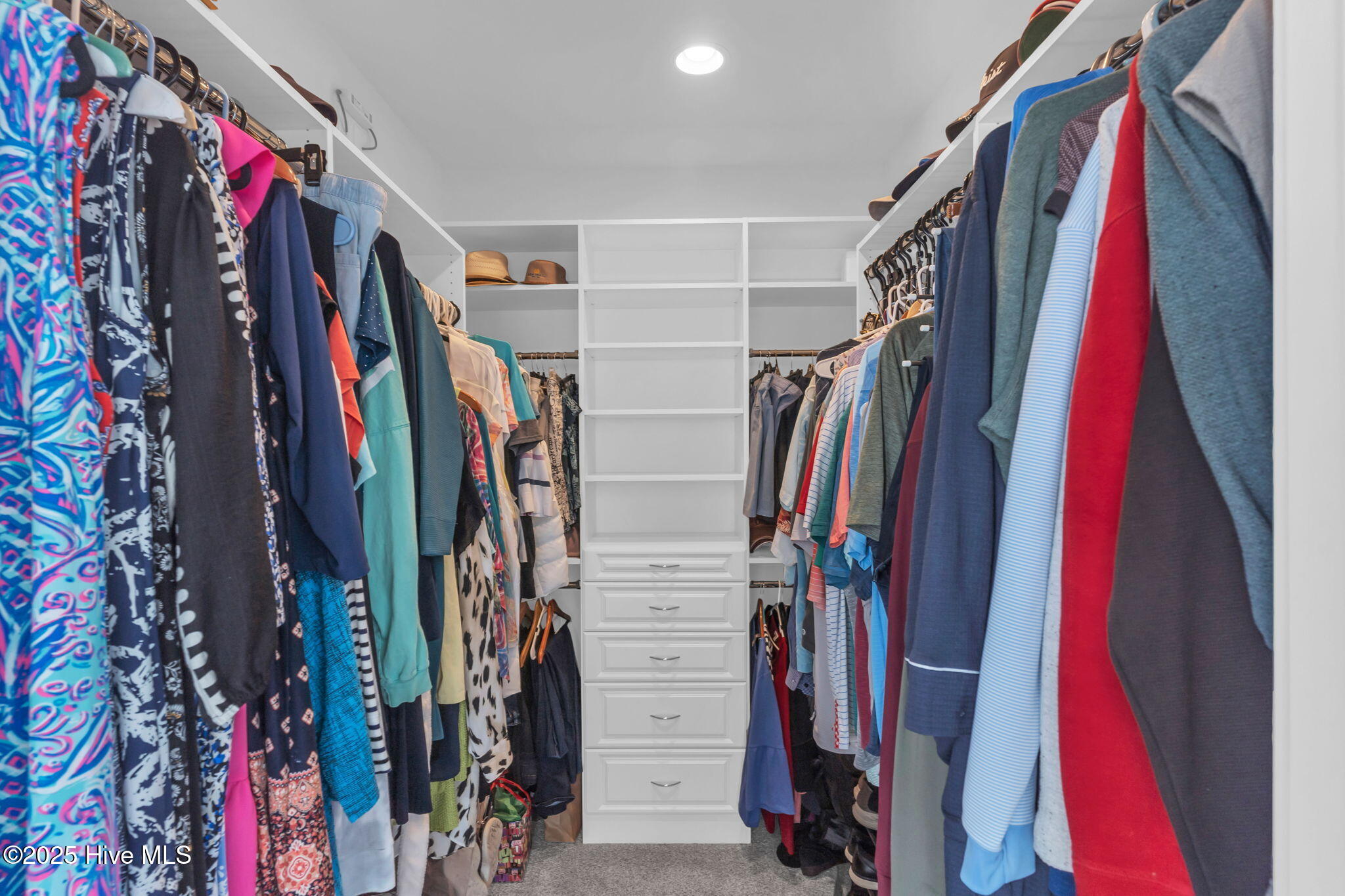 100543915 | Photo 24