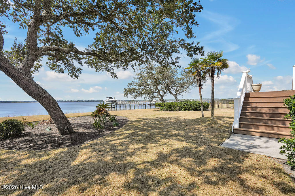 100563710 | Photo 53