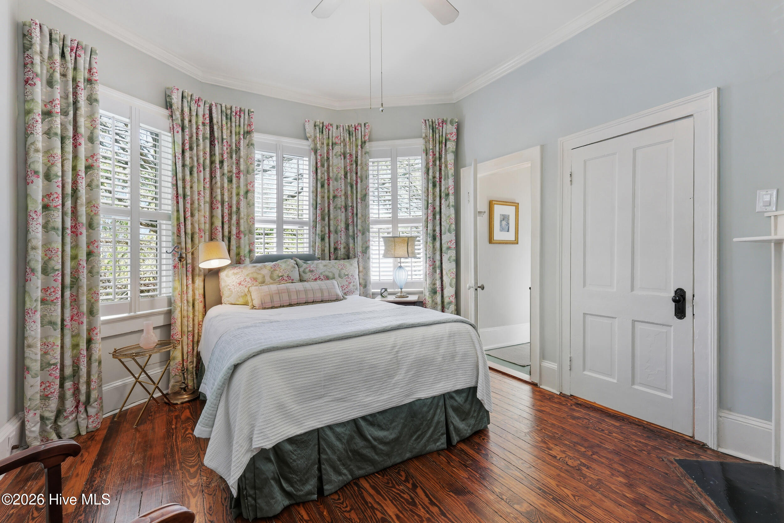 100561300 | Photo 42