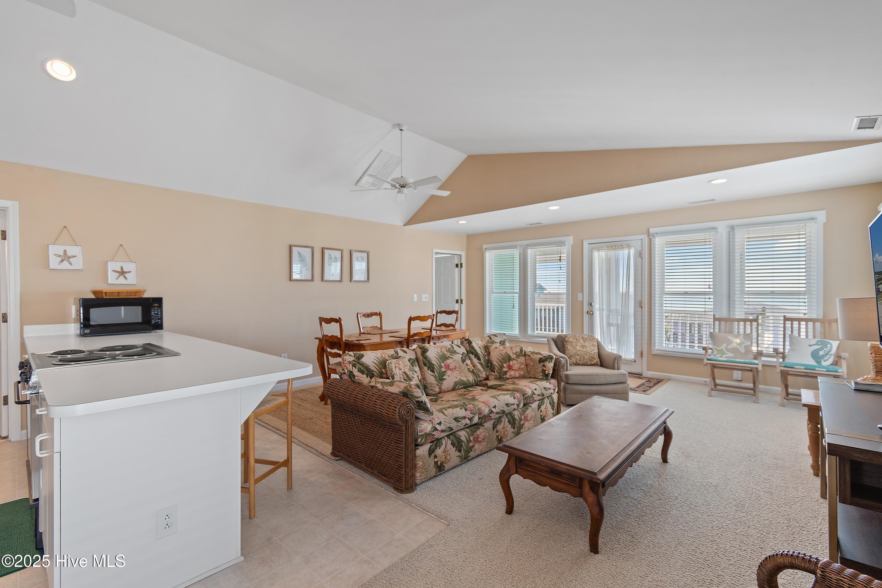 100536498 | Photo 56