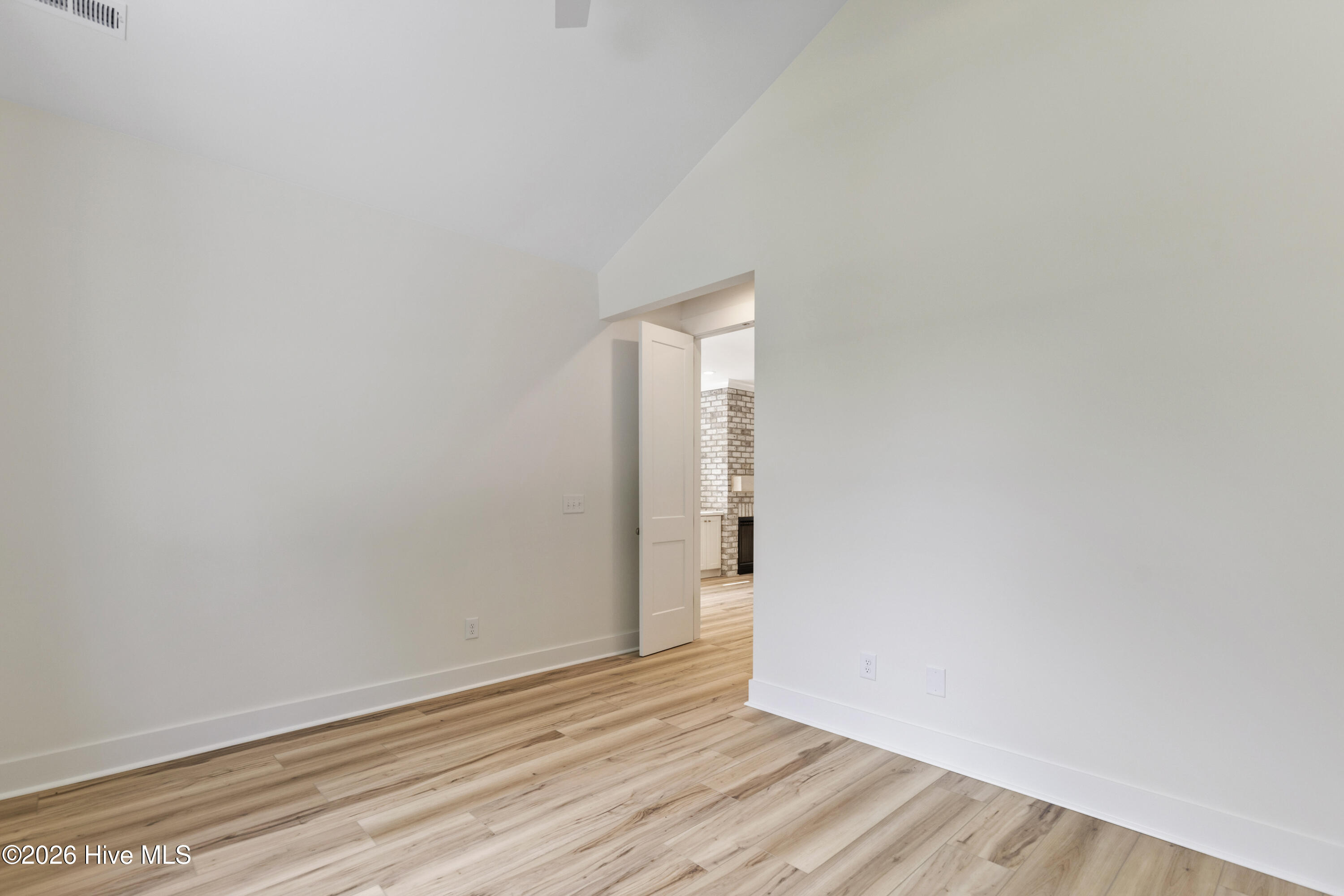 100553830 | Photo 30