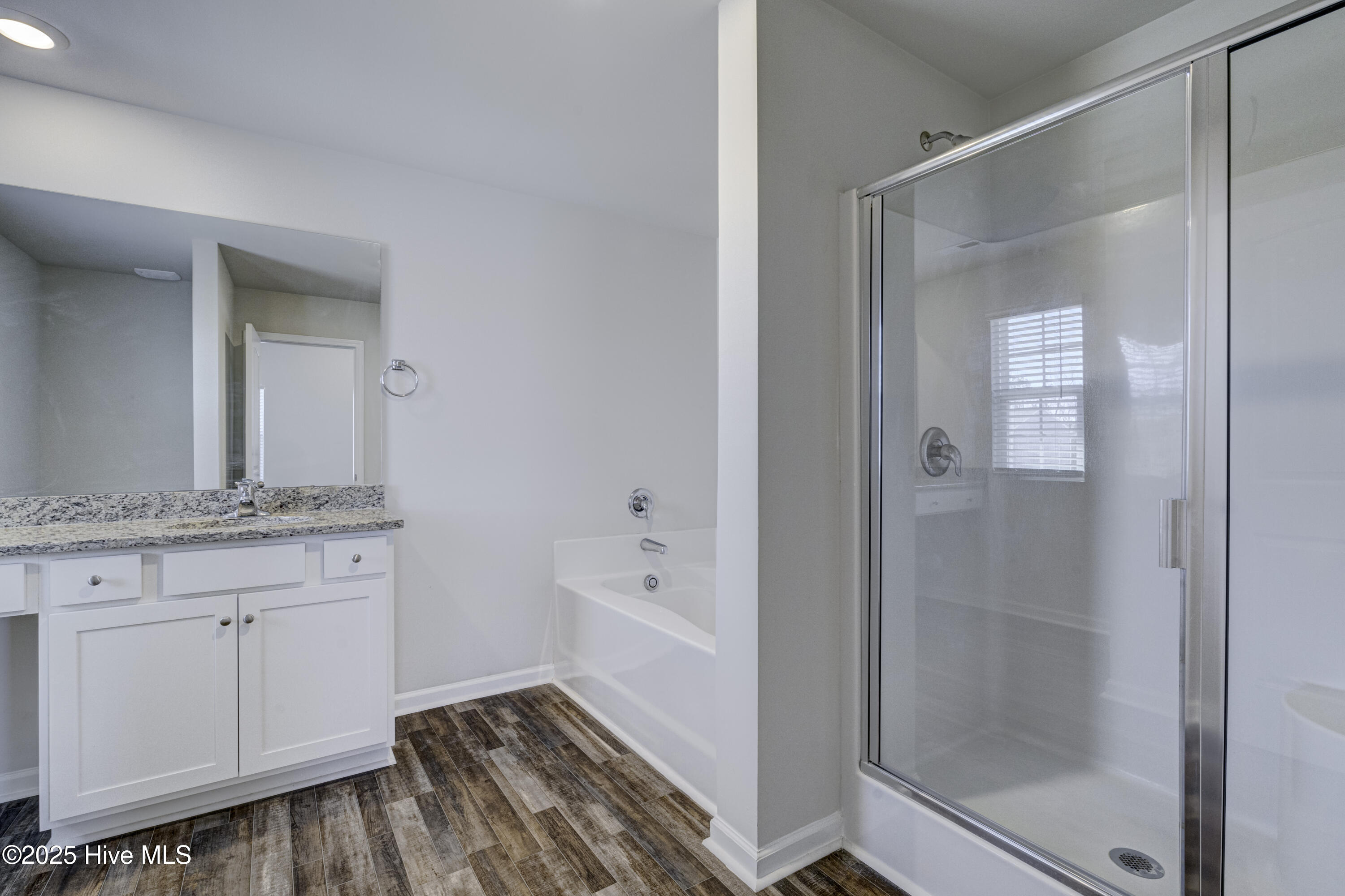 100528230 | Photo 33