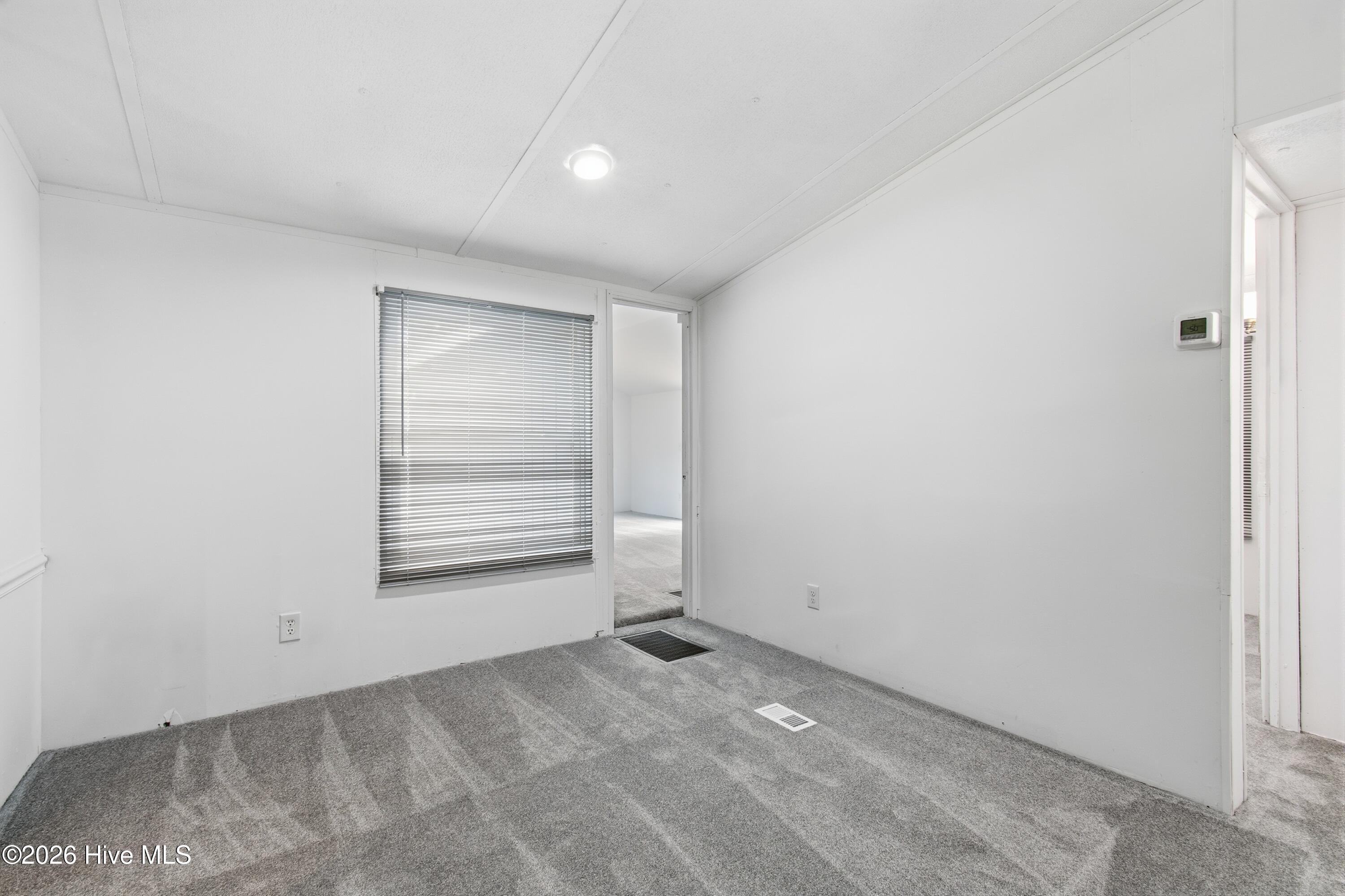 100553842 | Photo 15