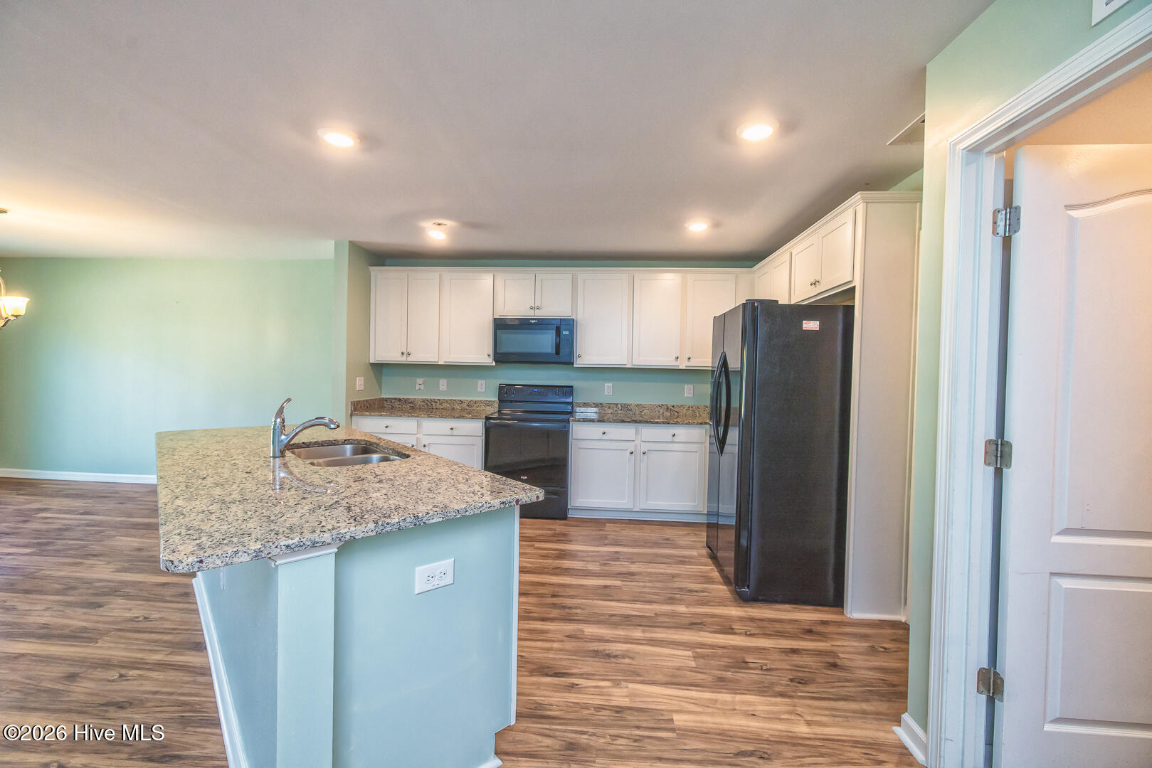 100558342 | Photo 55