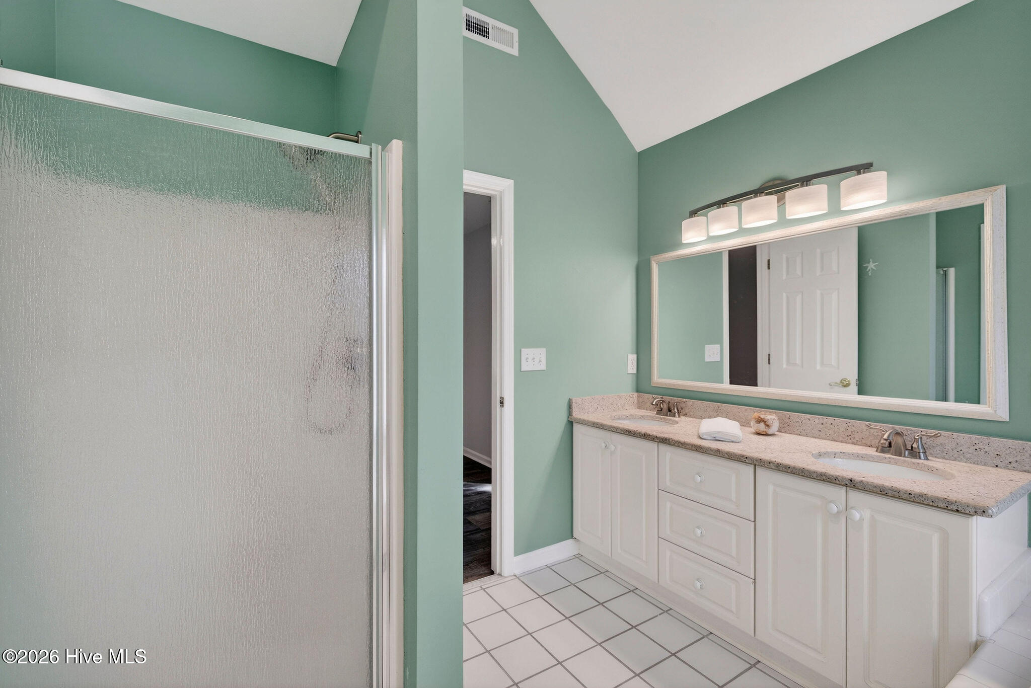 100561211 | Photo 14