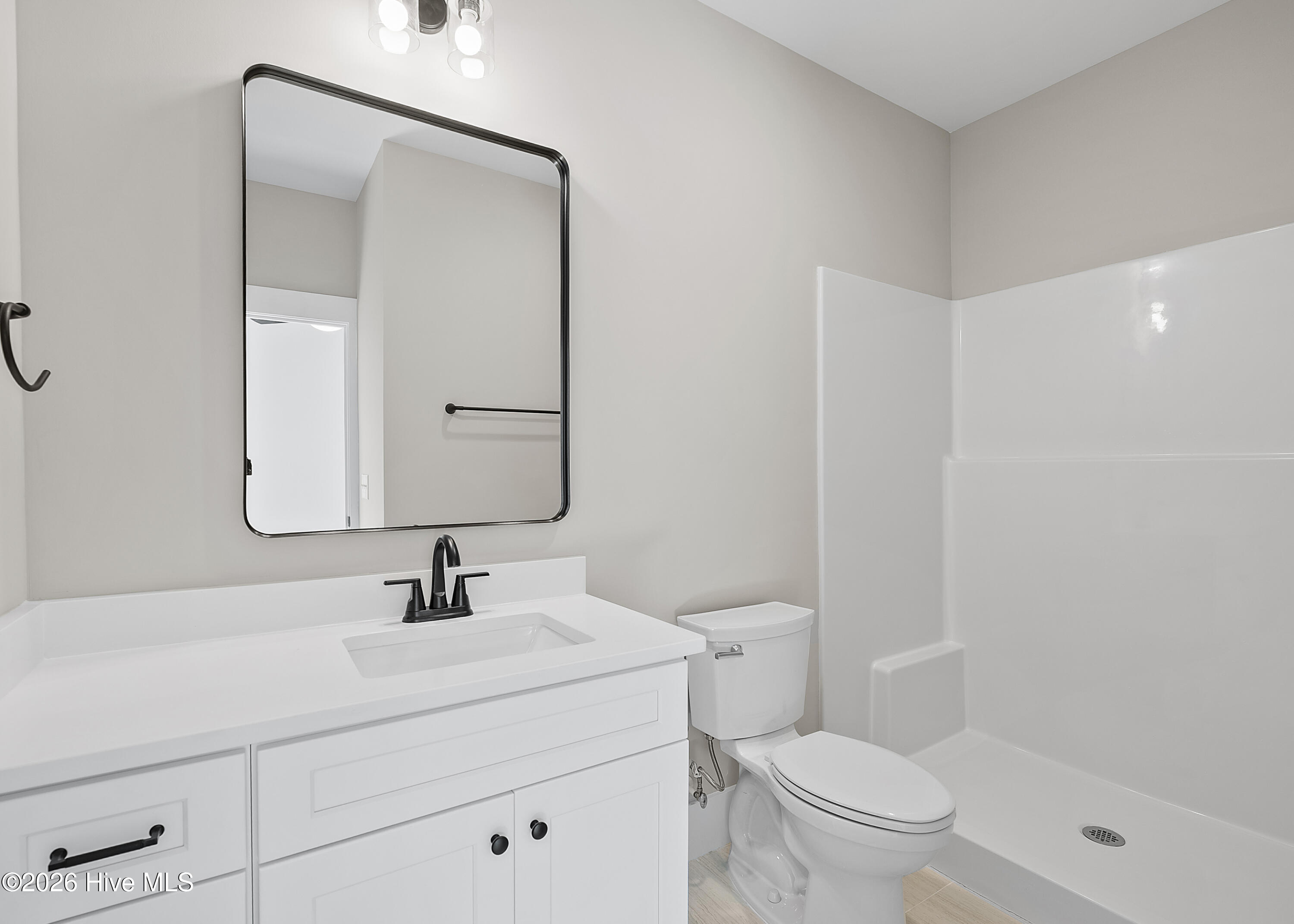 100566285 | Photo 27