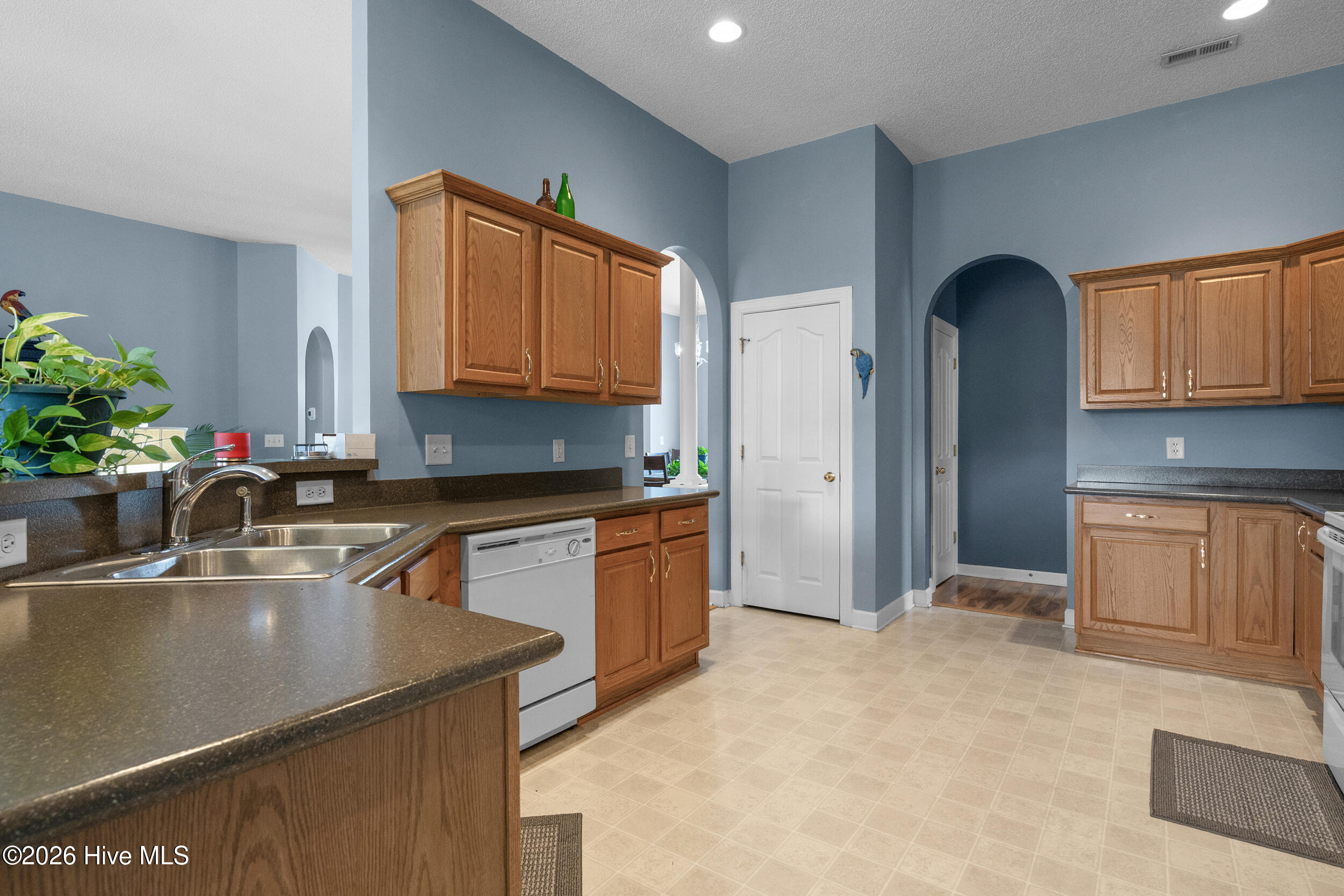 100558962 | Photo 12