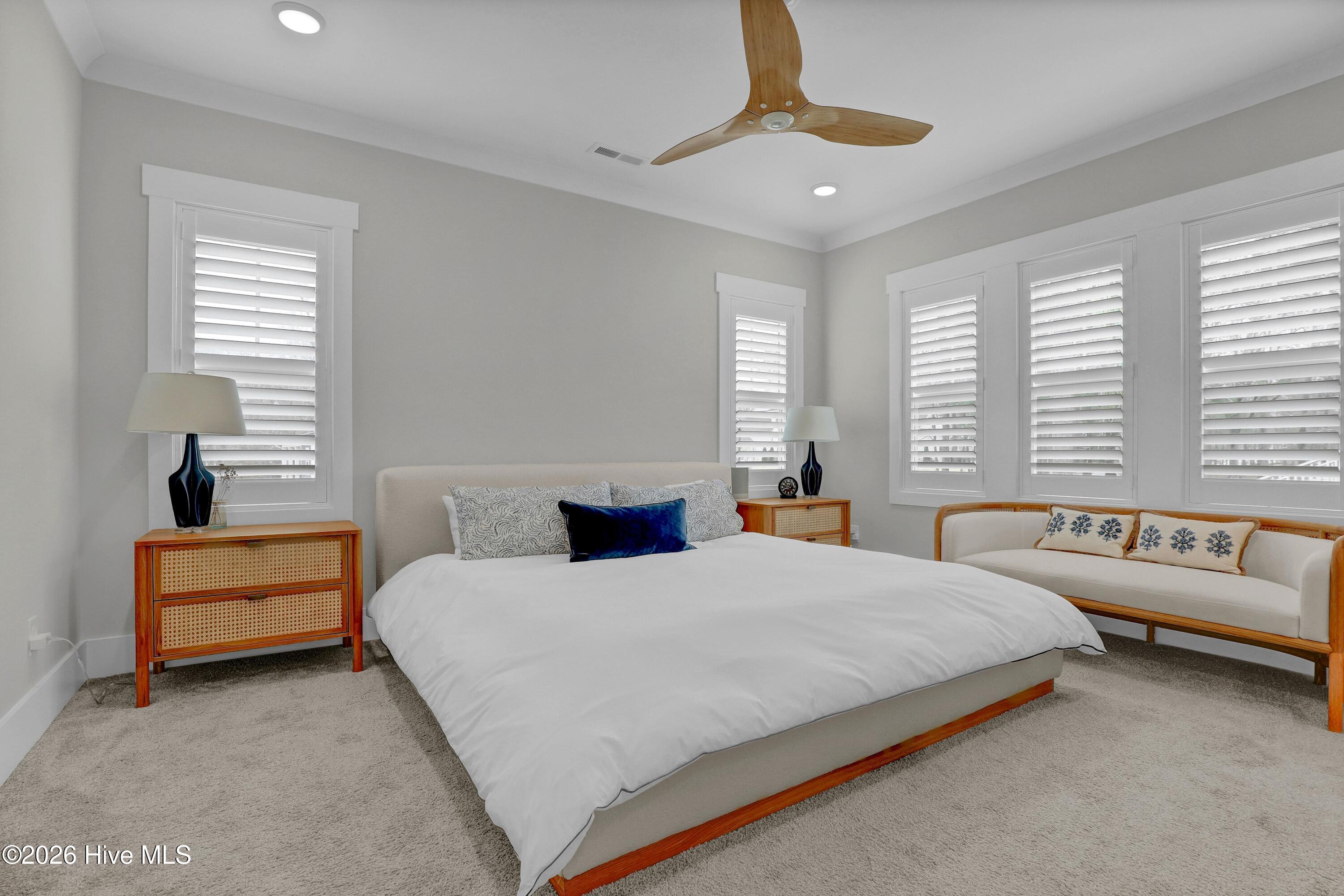 100565669 | Photo 22