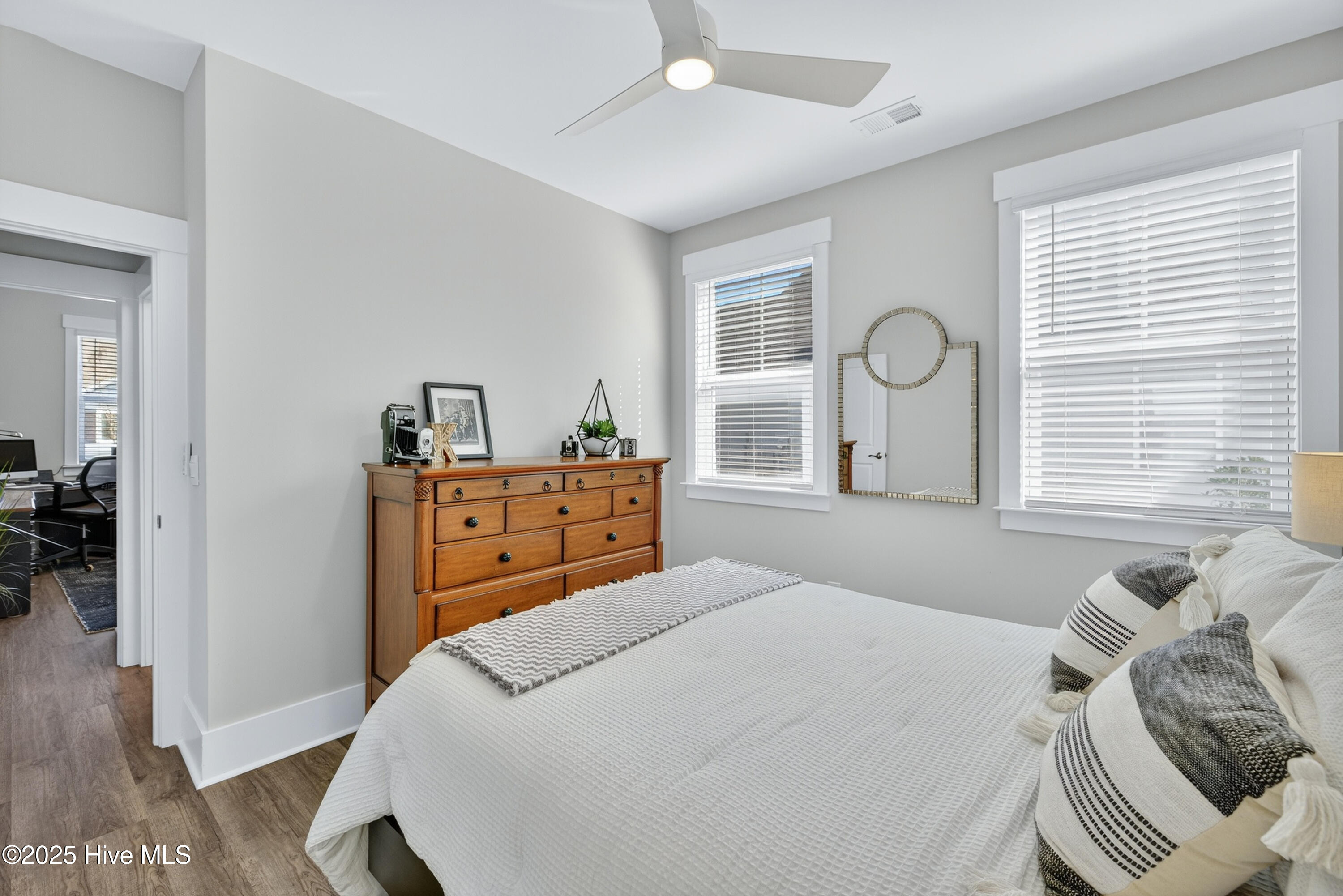 100538241 | Photo 24