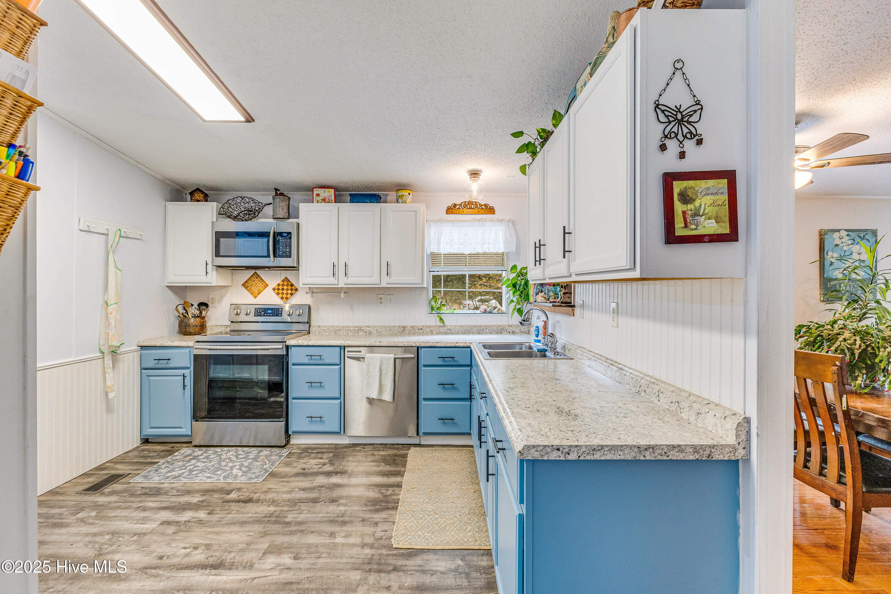 100543830 | Photo 21