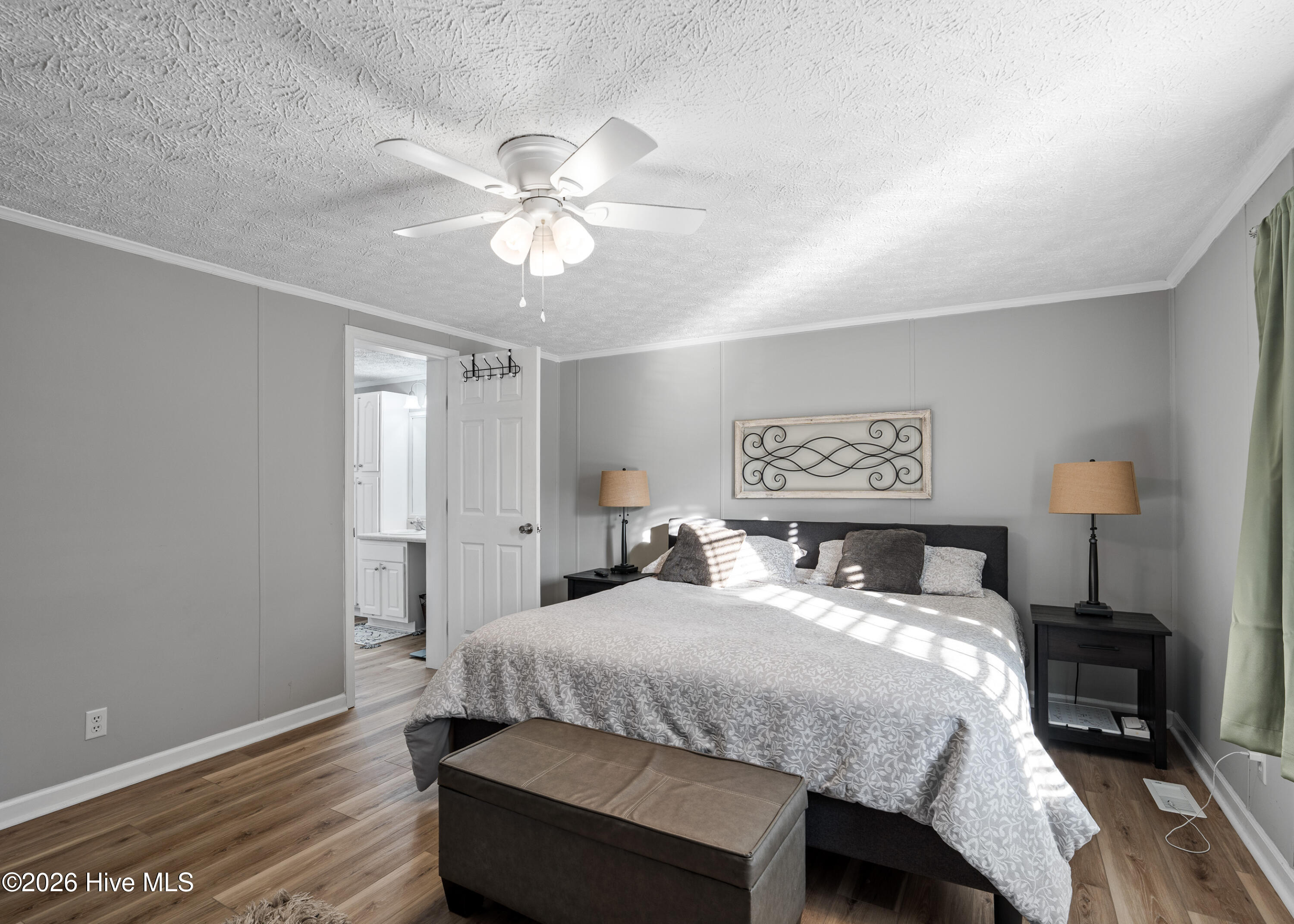 100548742 | Photo 26