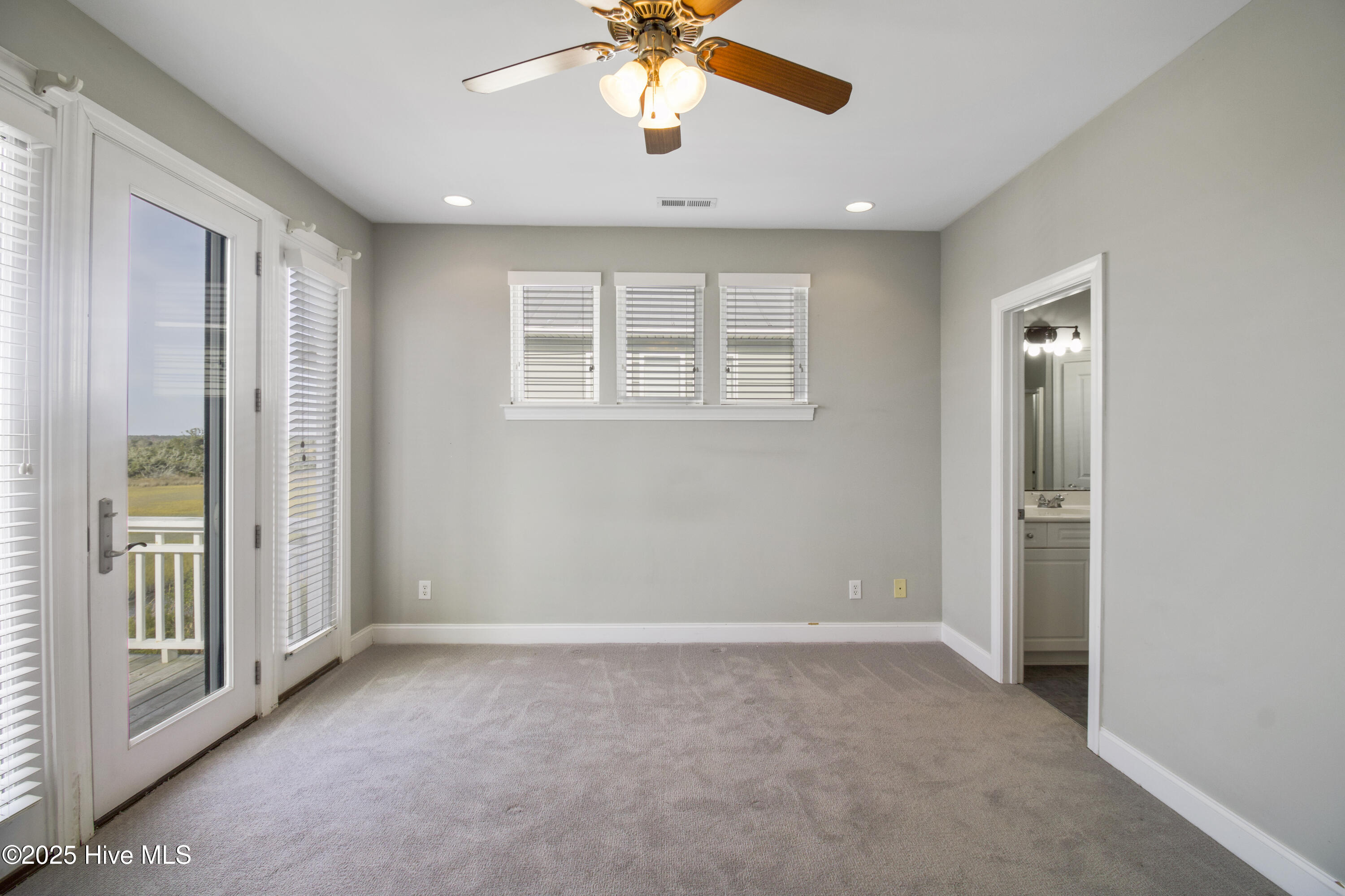 100541594 | Photo 21