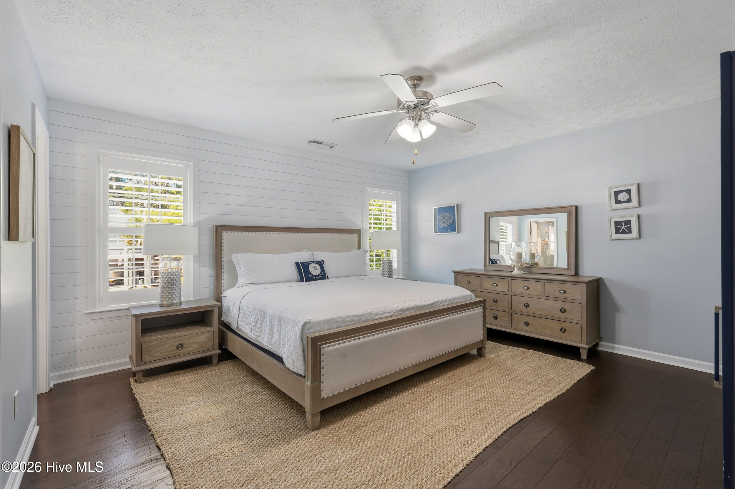 100567989 | Photo 23