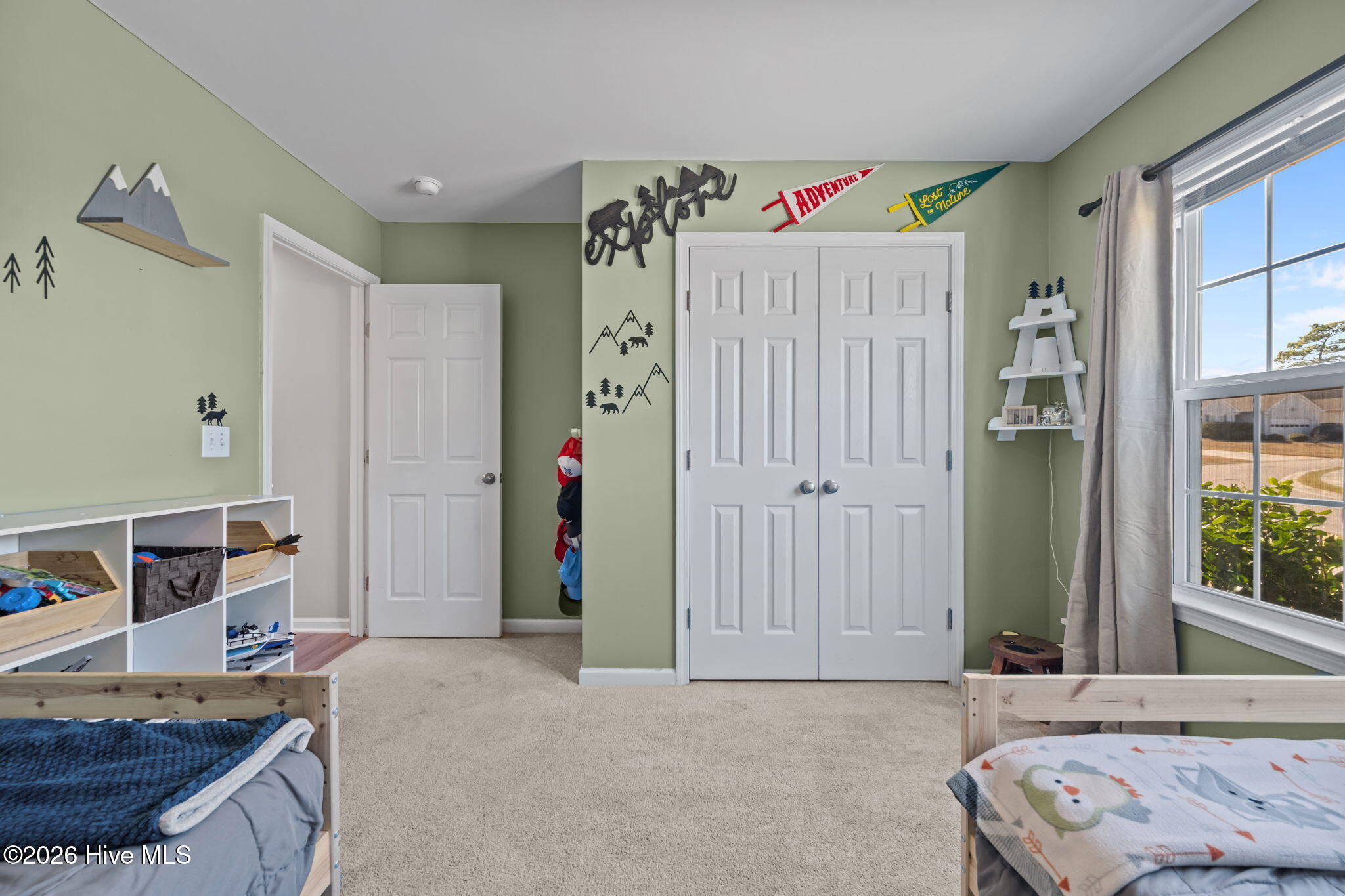 100558999 | Photo 36